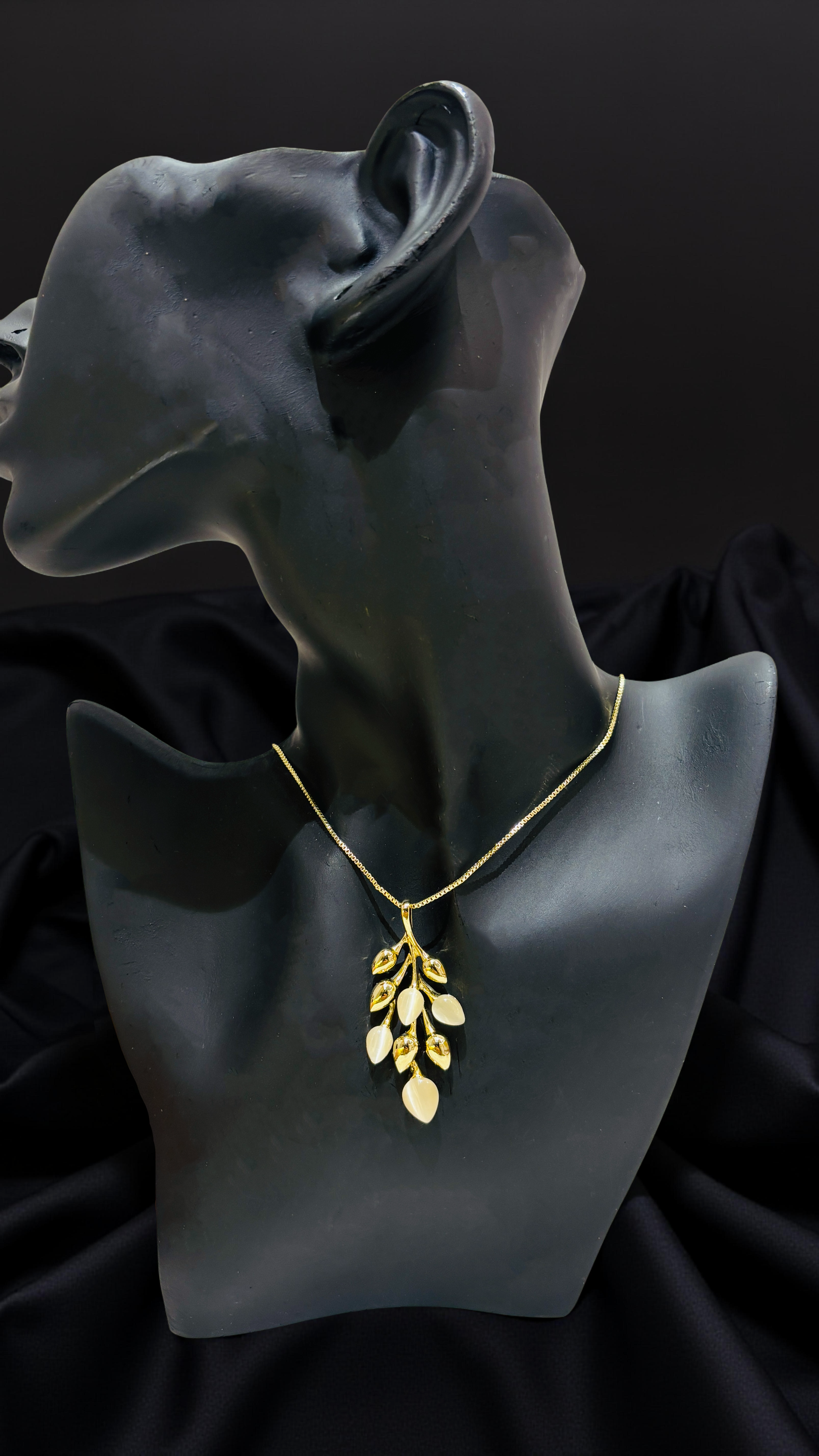 Elegant Gold Leaf Necklace Set