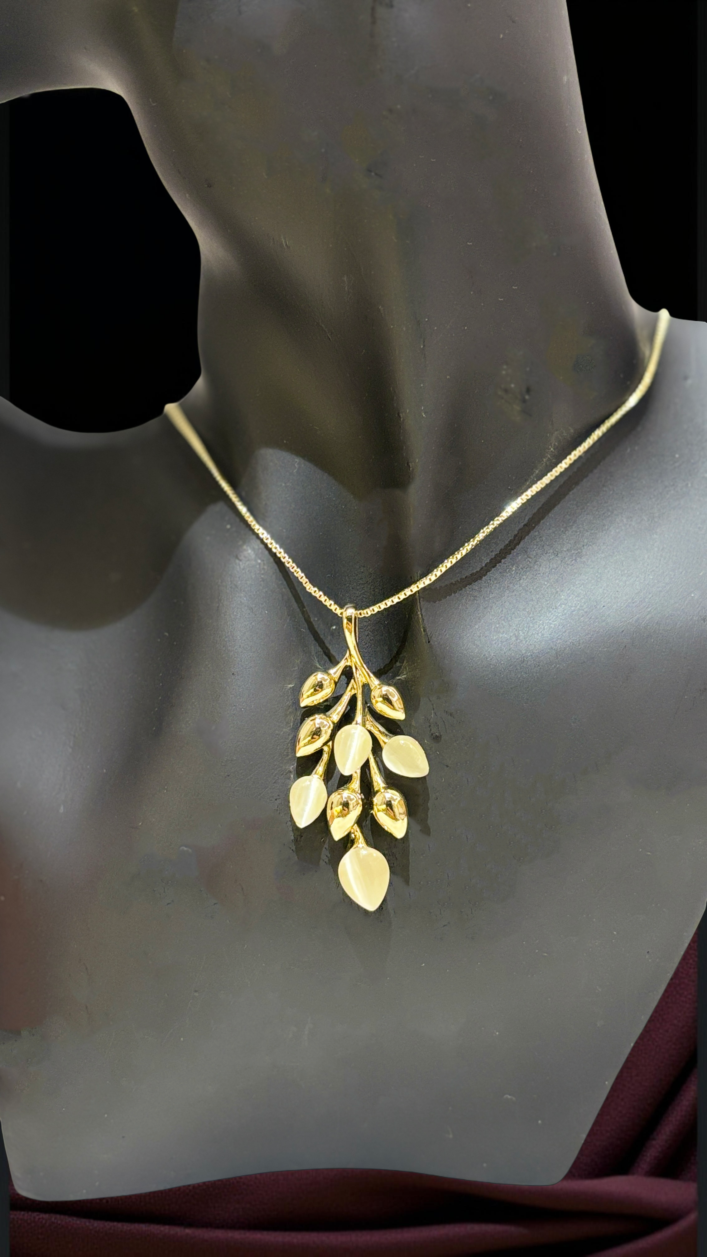 Elegant Gold Leaf Necklace Set