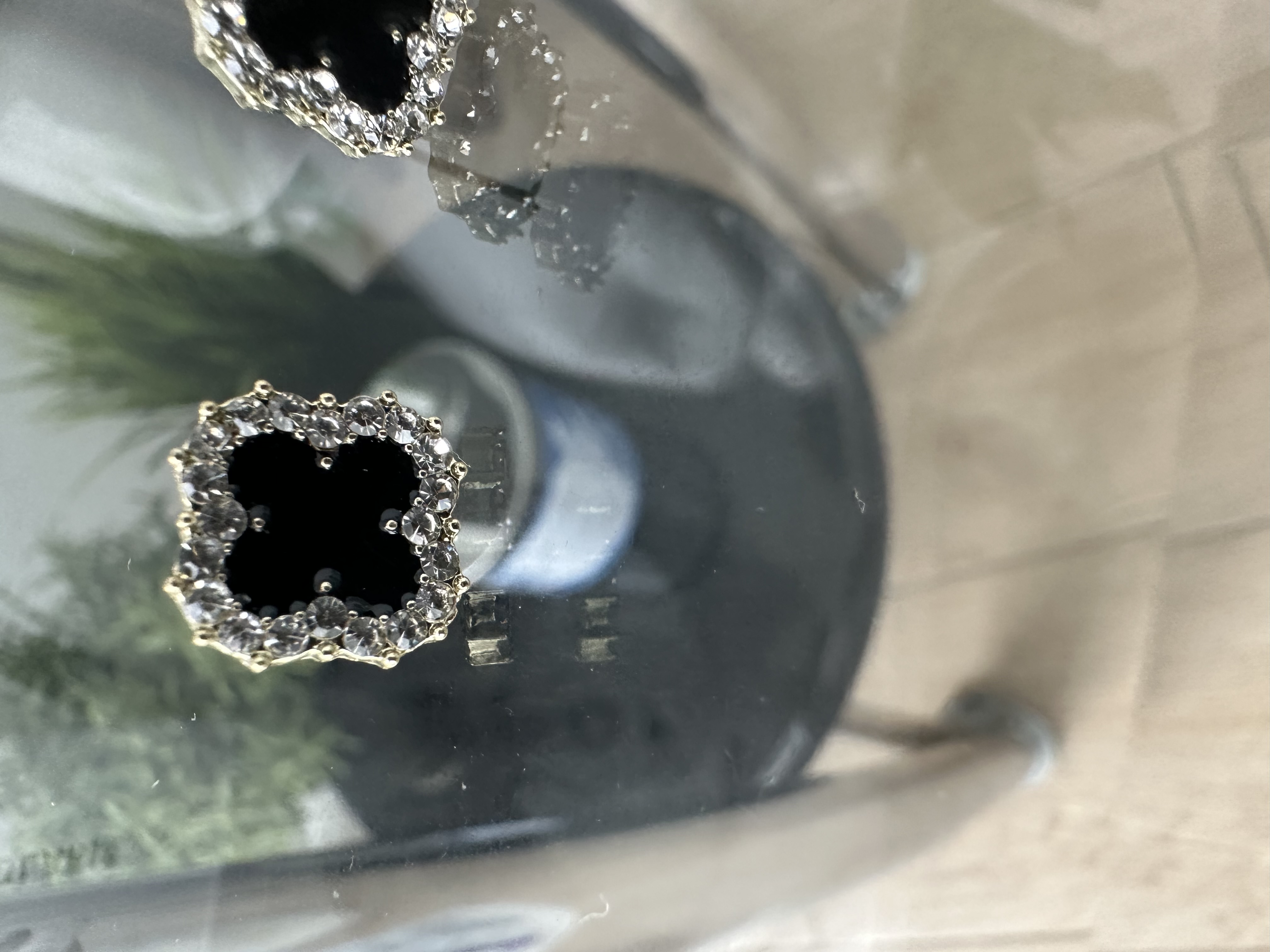 Luxury black clover-shaped earrings