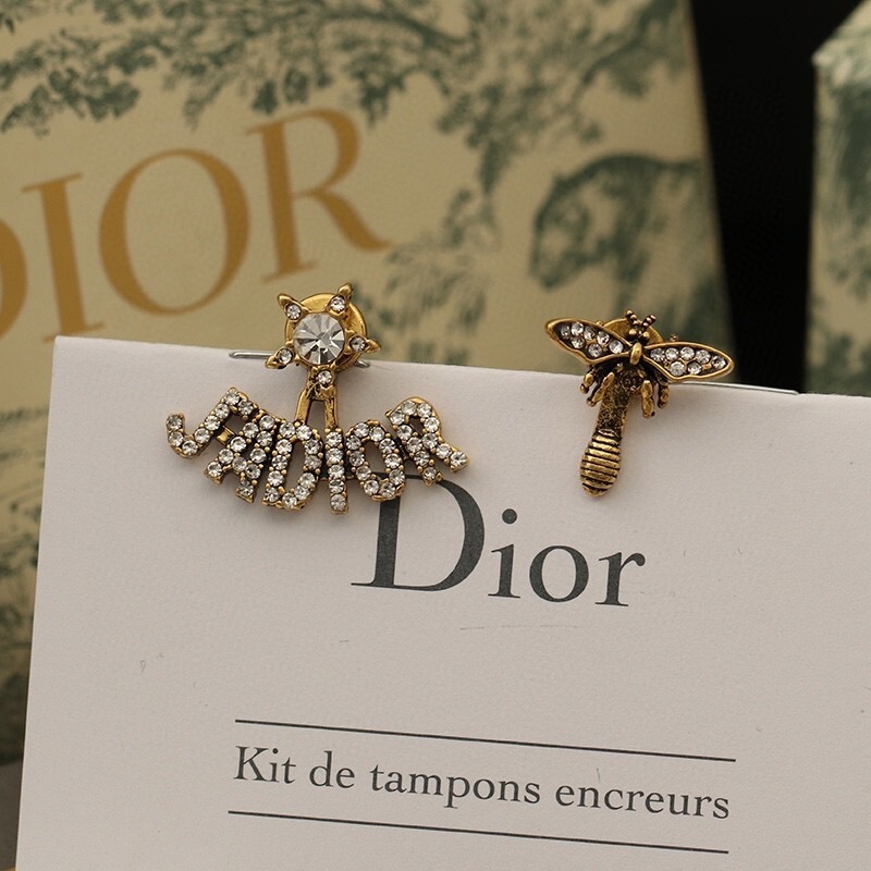 Star-shaped rhinestone ear jacket earrings