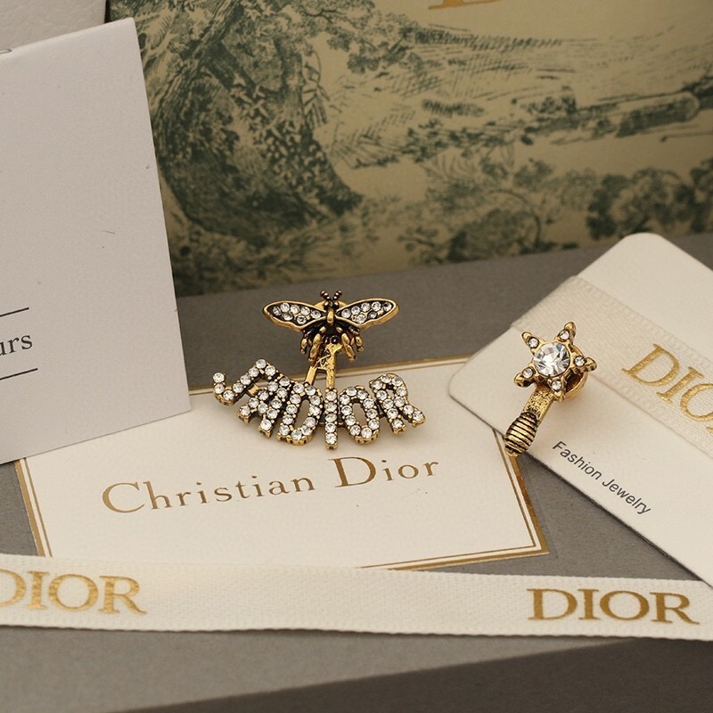 Star-shaped rhinestone ear jacket earrings