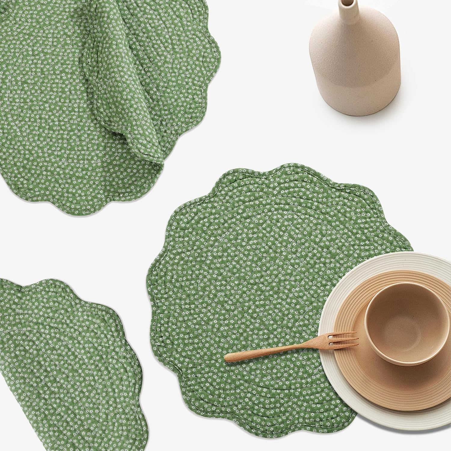Quilted Placemats Set of 4 Washable Round Placemats for Kitchen Table-100% Cotton Fabric Round Table Mats, (Green with White Flower)