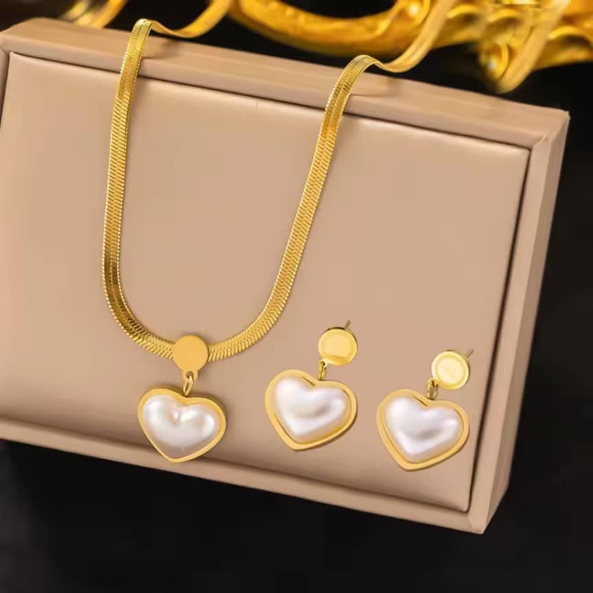 Gold Heart Pendant Necklace and Earring Set