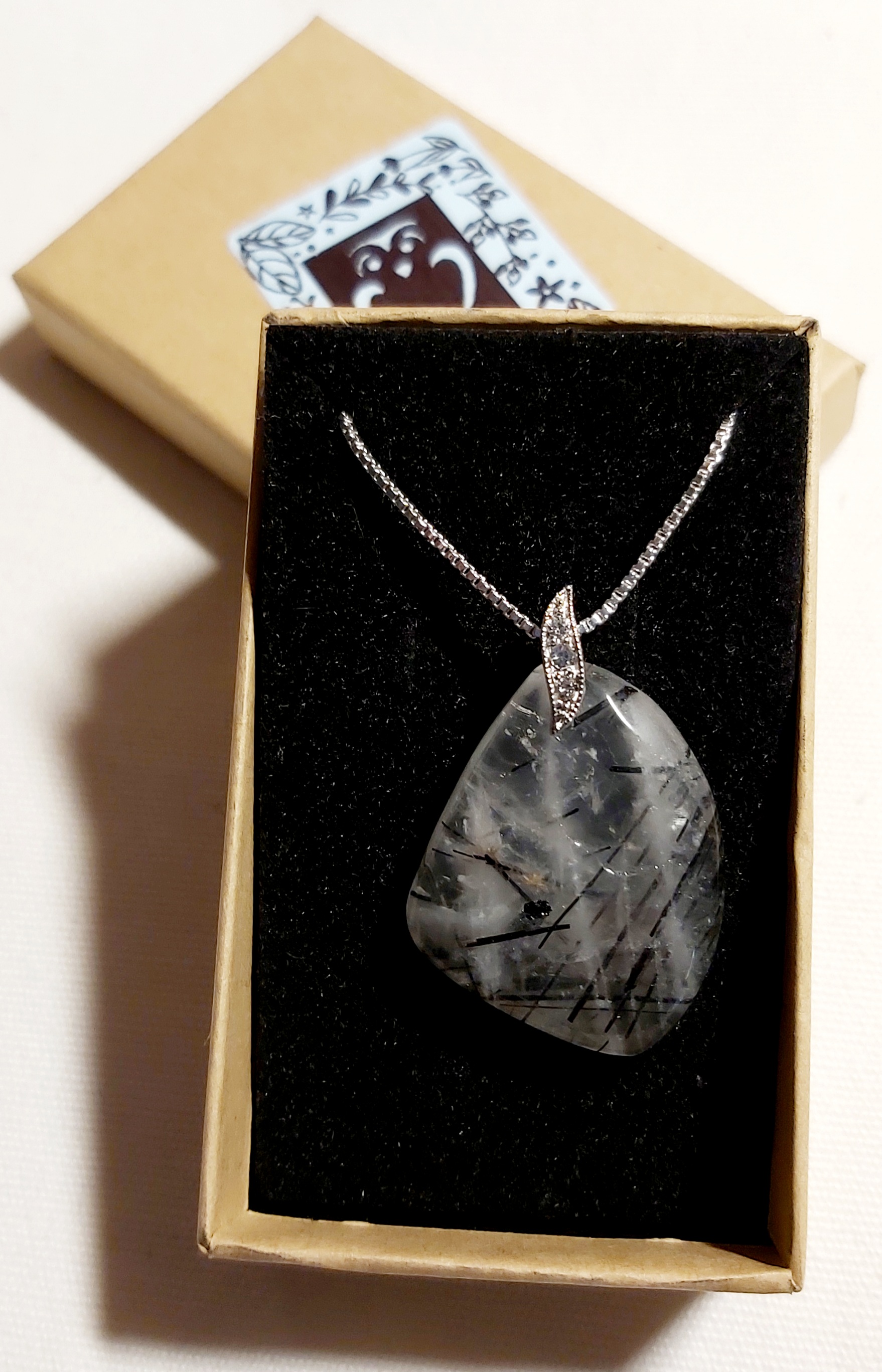 Pendentif en quartz Tourmaliné.