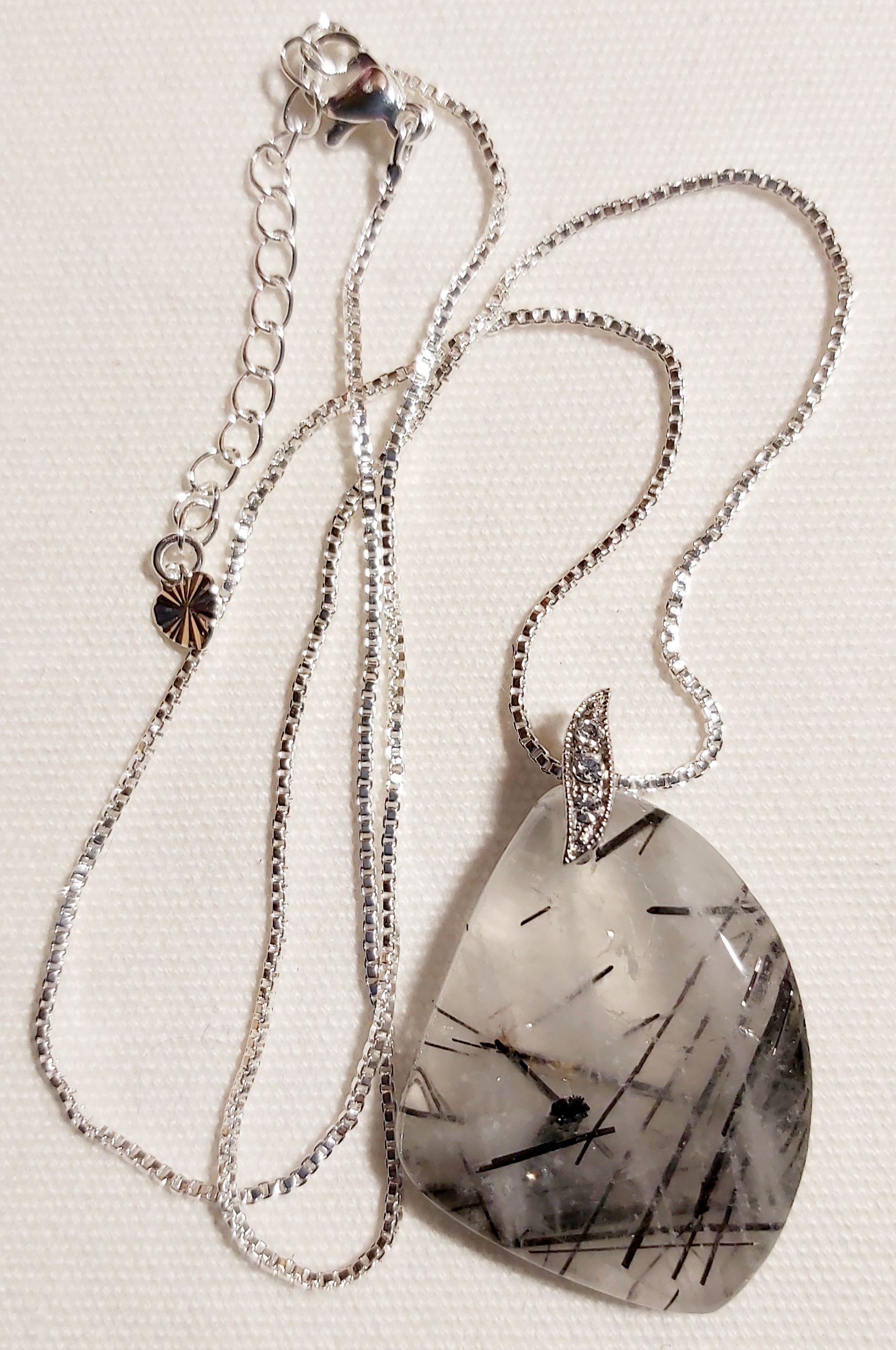 Pendentif en quartz Tourmaliné.