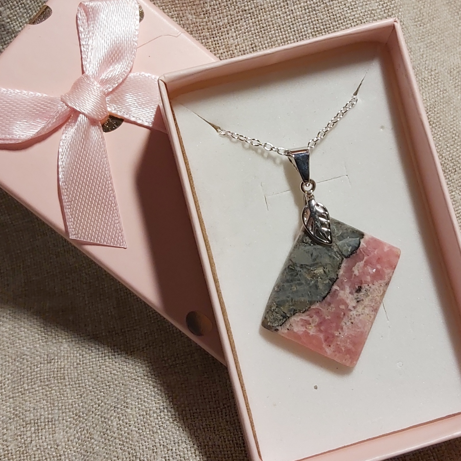 Pendentif en Rhodocrosite.