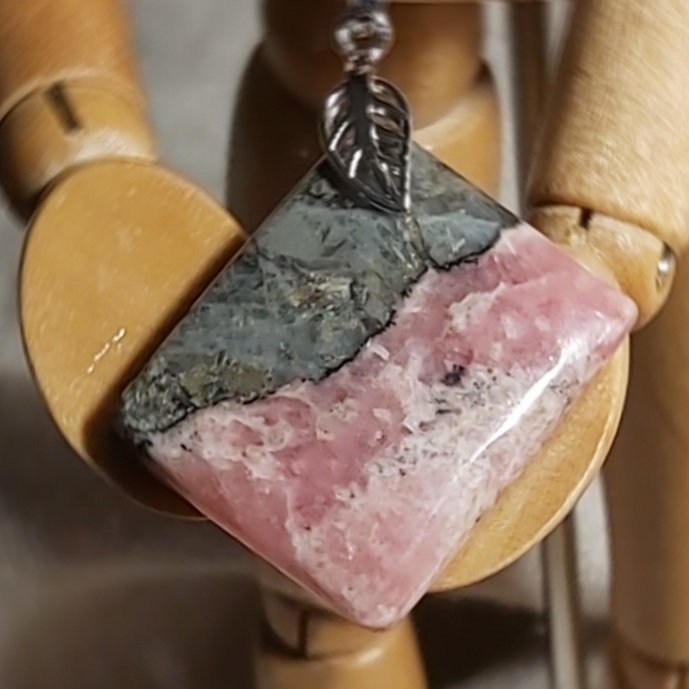 Pendentif en Rhodocrosite.