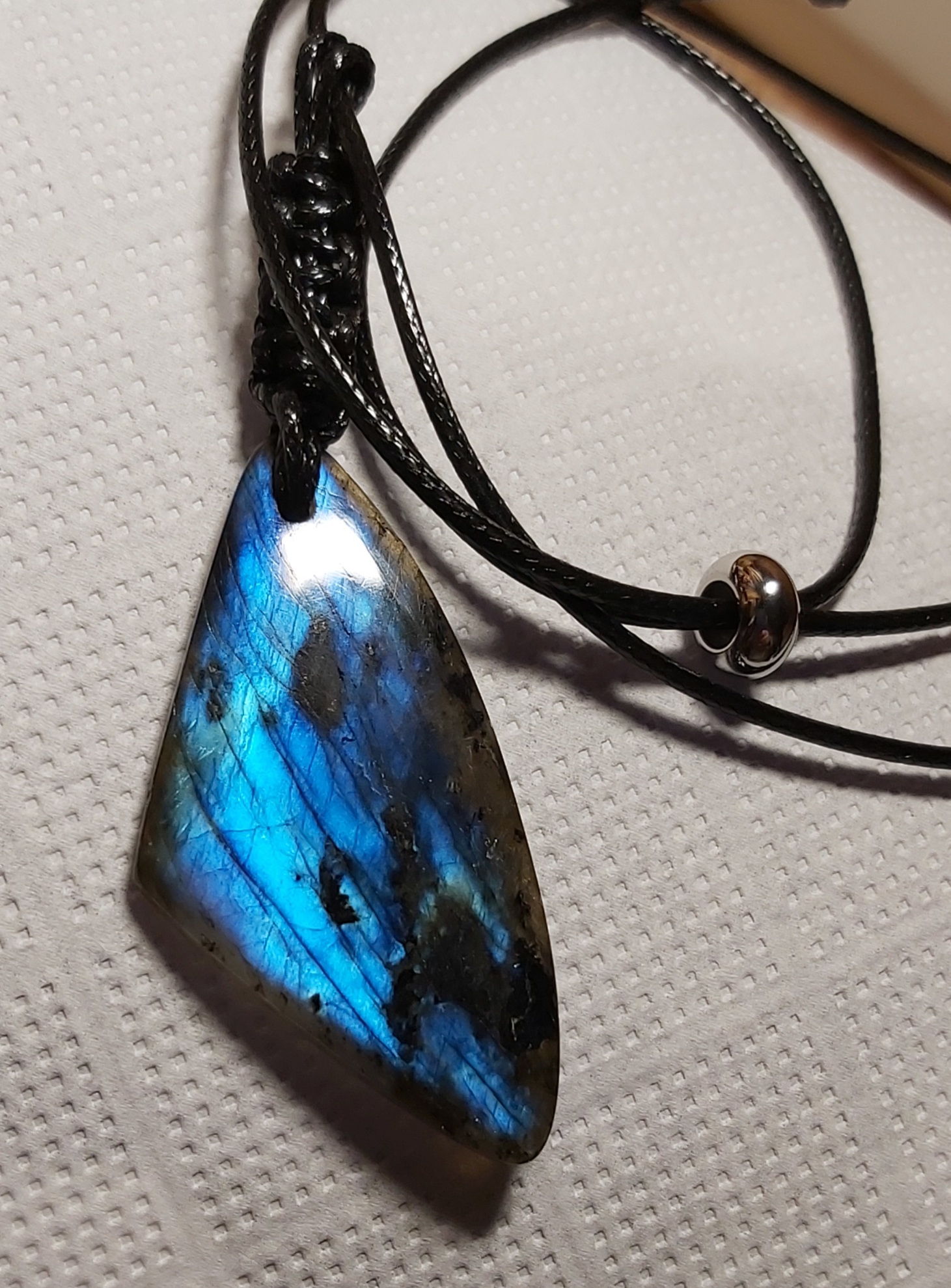 Pierre de Labradorite