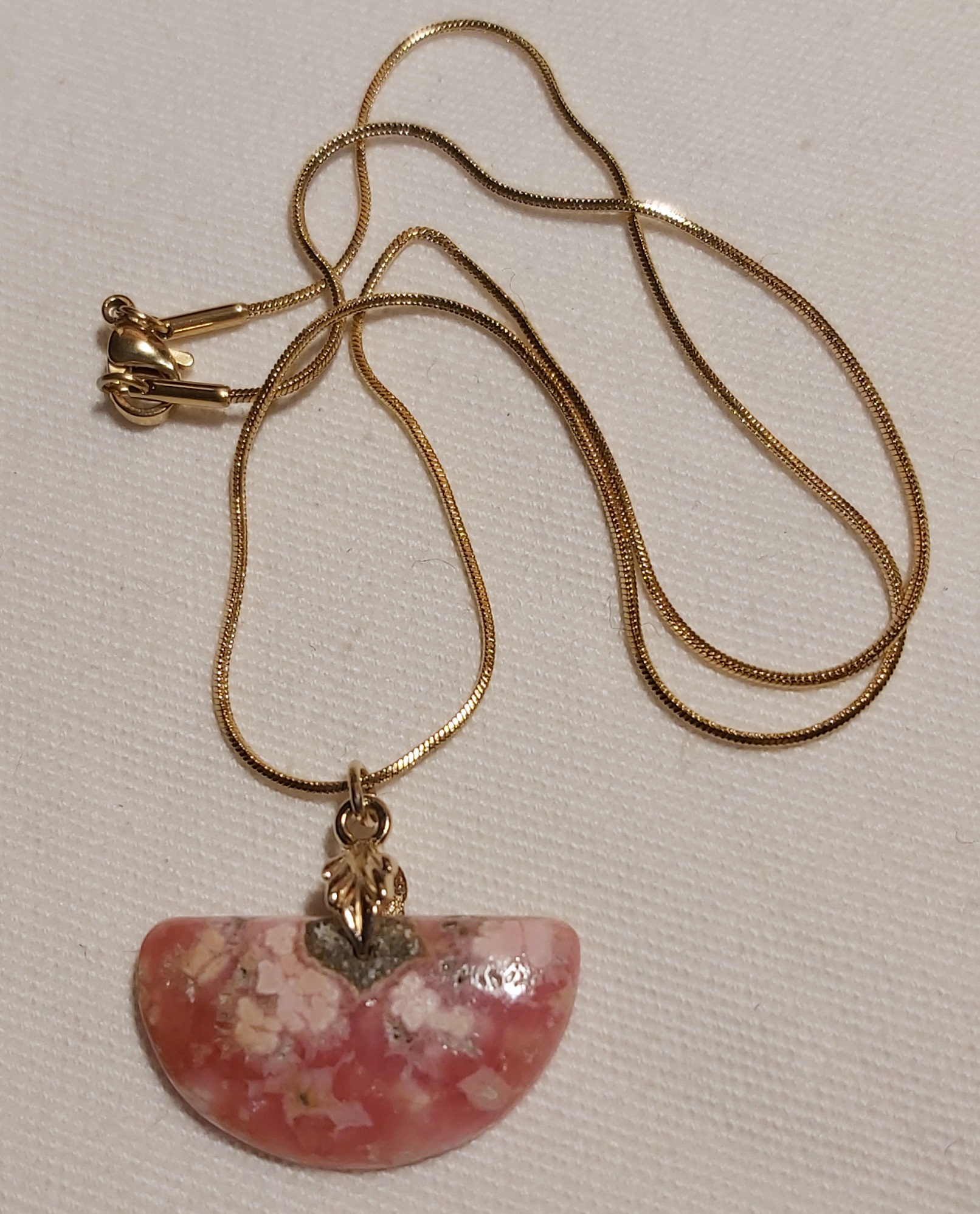 Collier en rhodocrosite