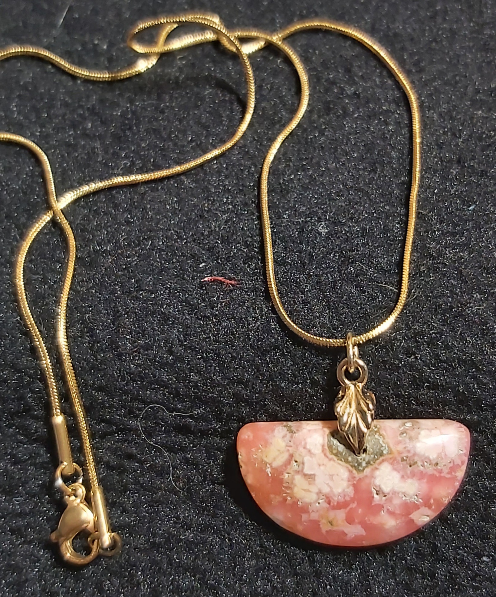 Collier en rhodocrosite
