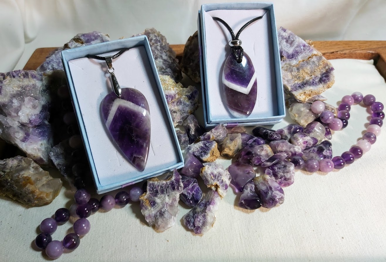 Pendentif en améthyste à chevrons