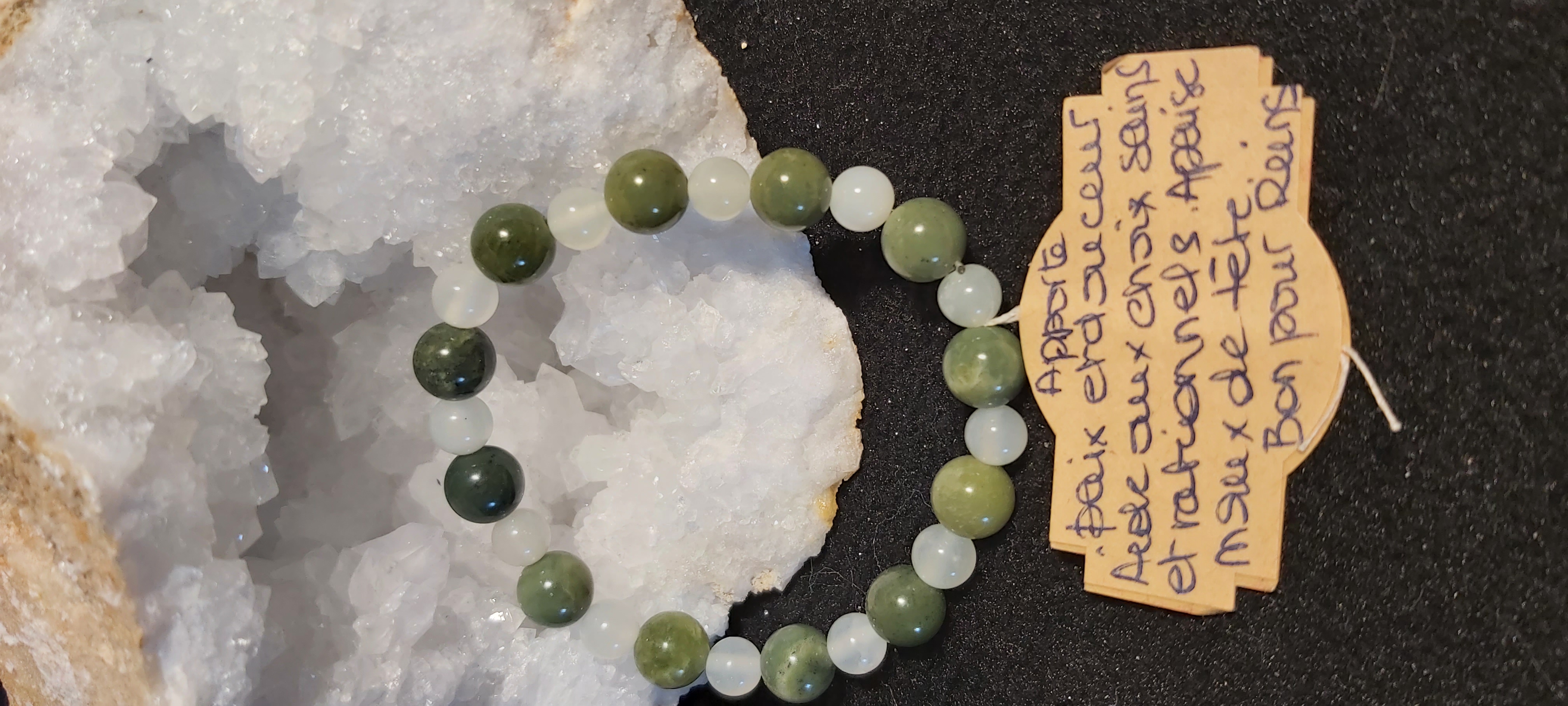 Bracelet en perles de jade vert (8mm) et blanc (6mm)