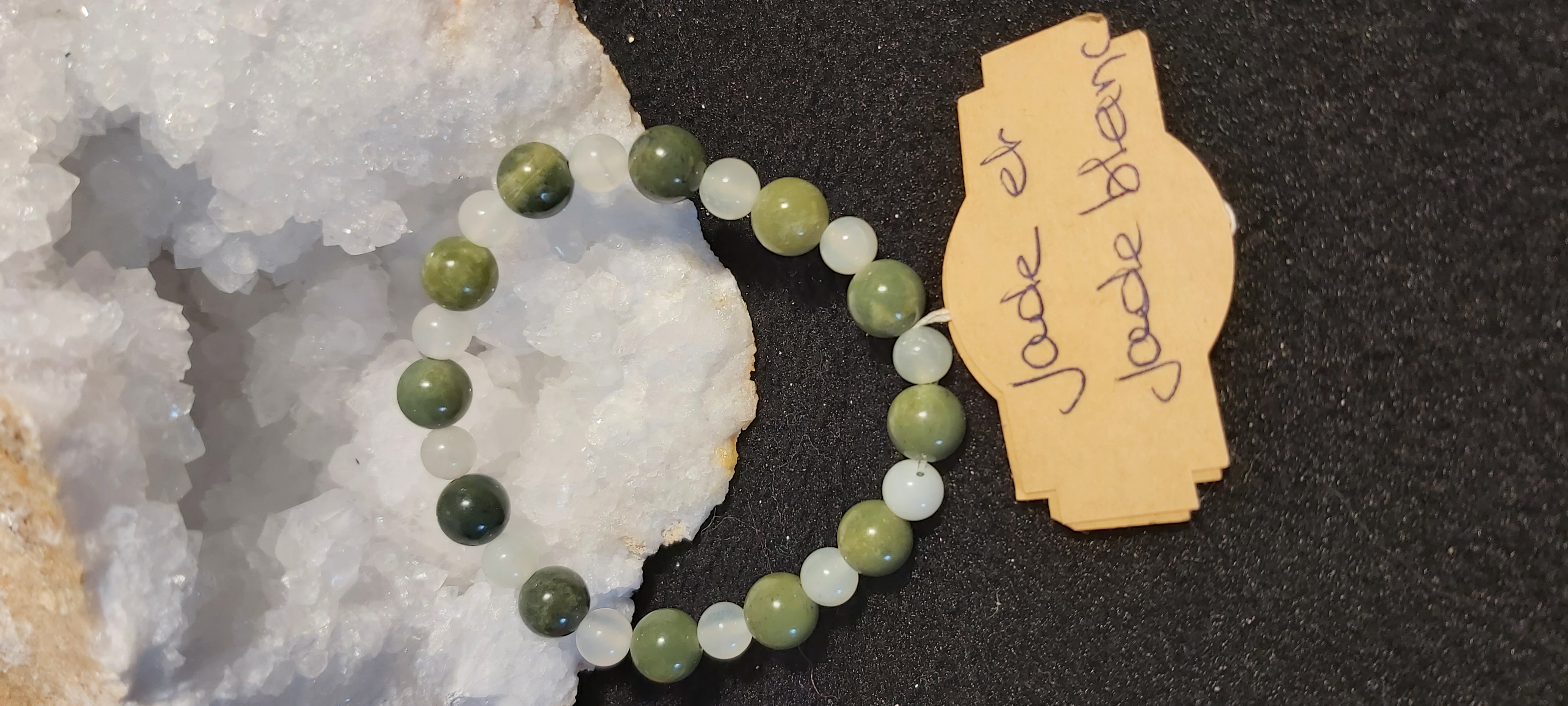 Bracelet en perles de jade vert (8mm) et blanc (6mm)