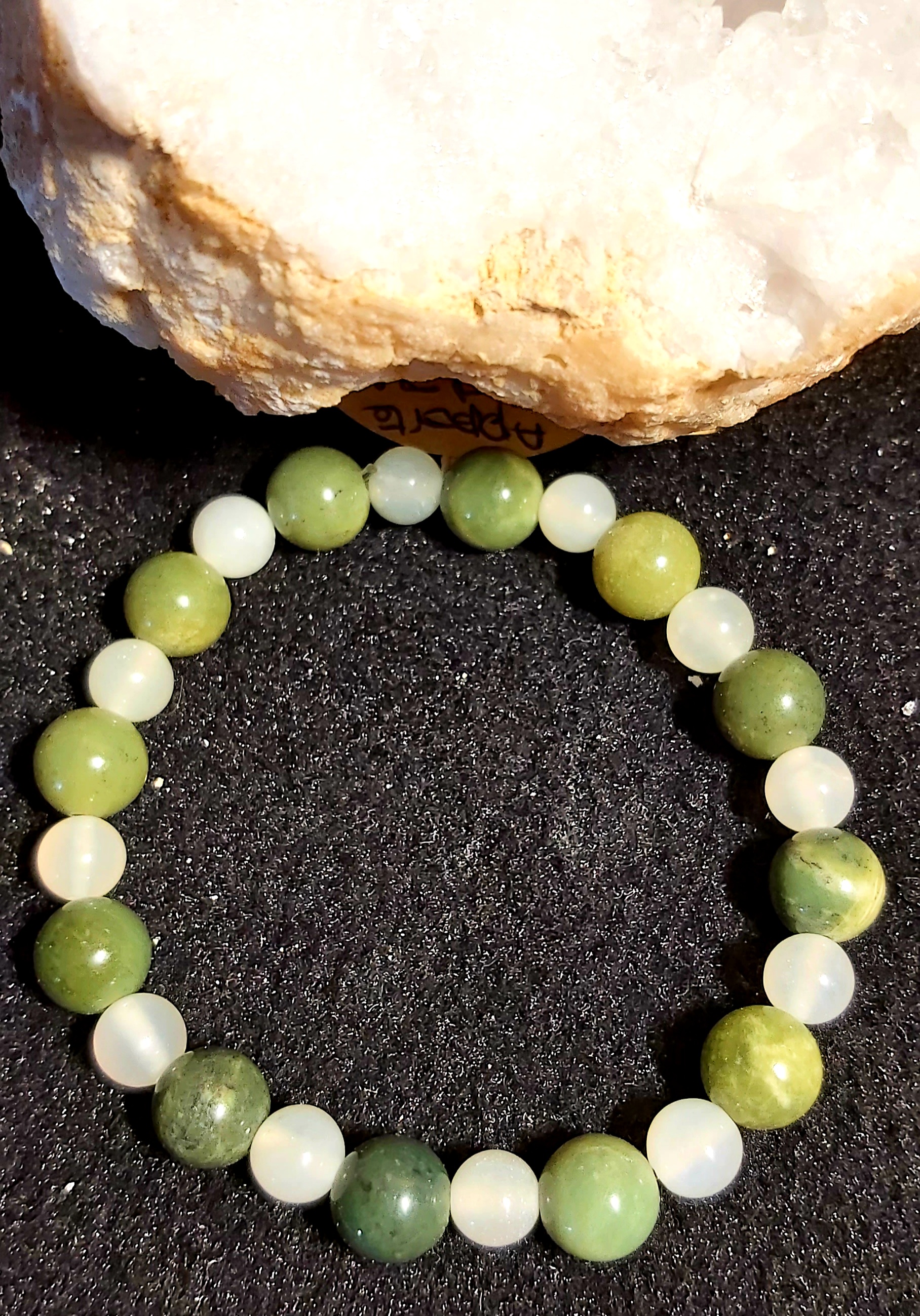 Bracelet en perles de jade vert (8mm) et blanc (6mm)