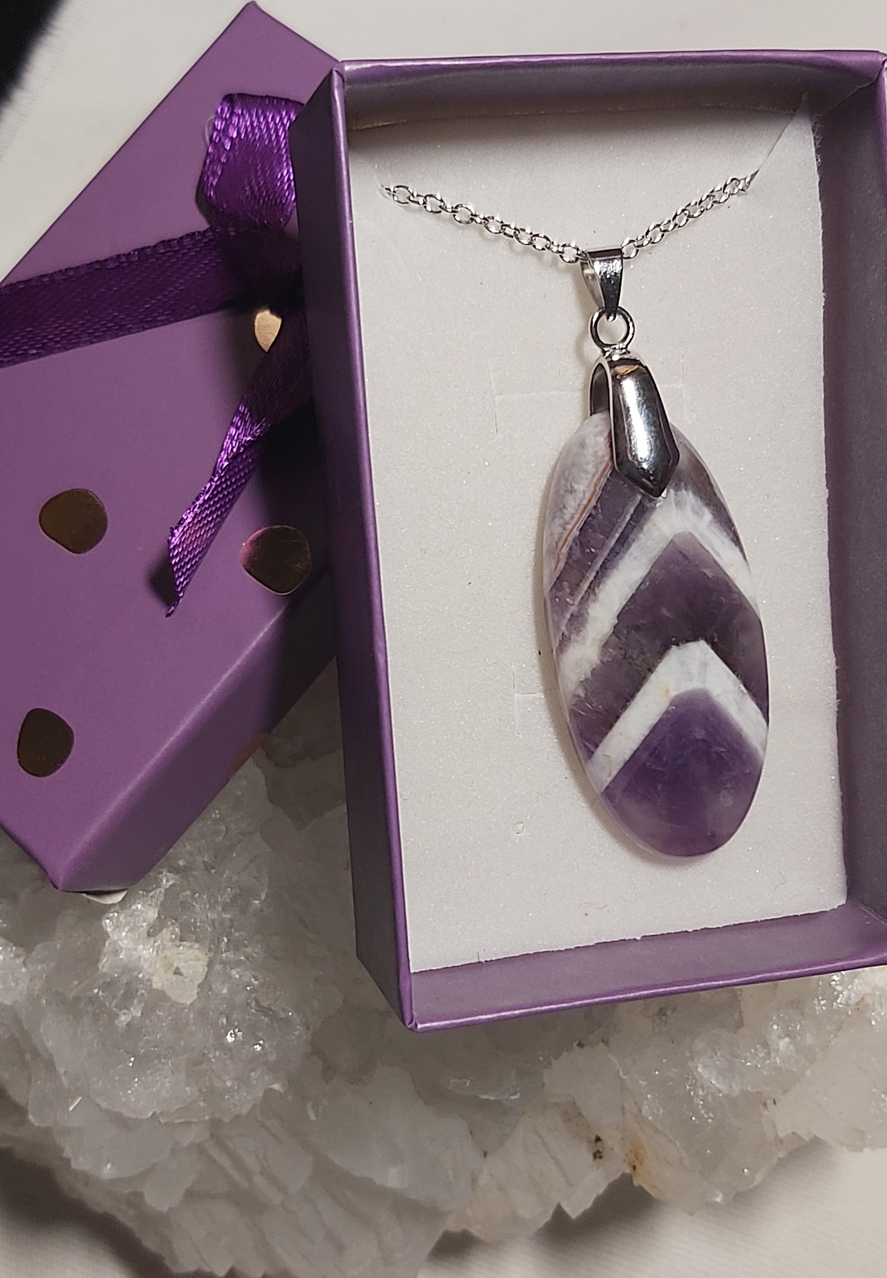 Pendentif en améthyste chevron