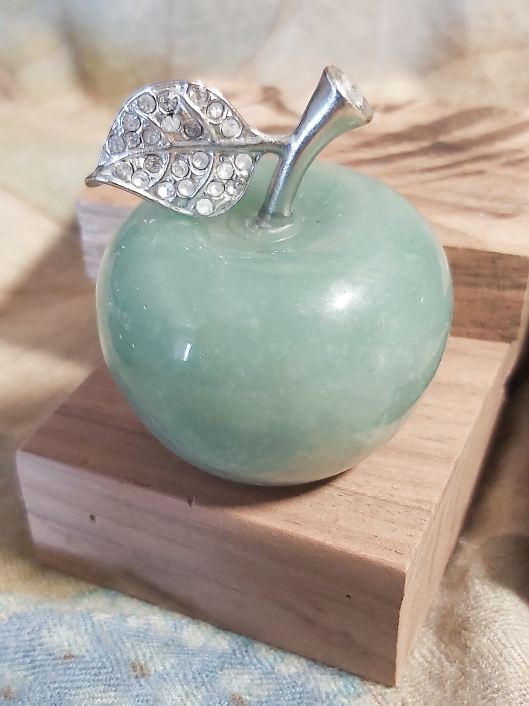 Pomme décorative en pierre naturelle :  Aventurine verte, Unakite ou Améthyste