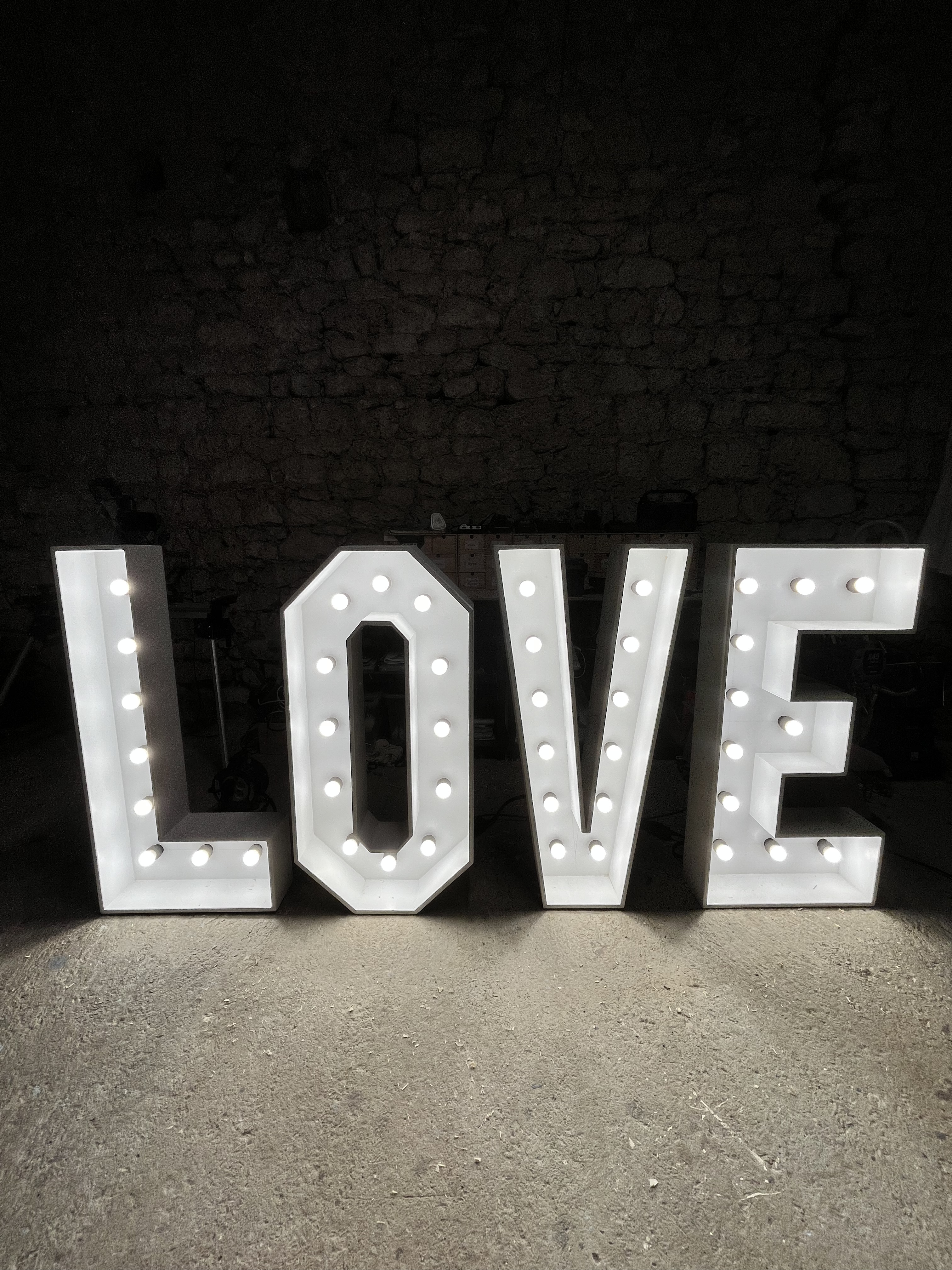 "LOVE" géant lumineux