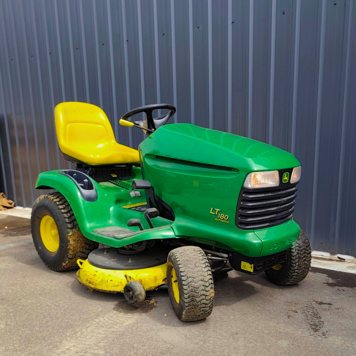 Jonh Deere vejos traktorius