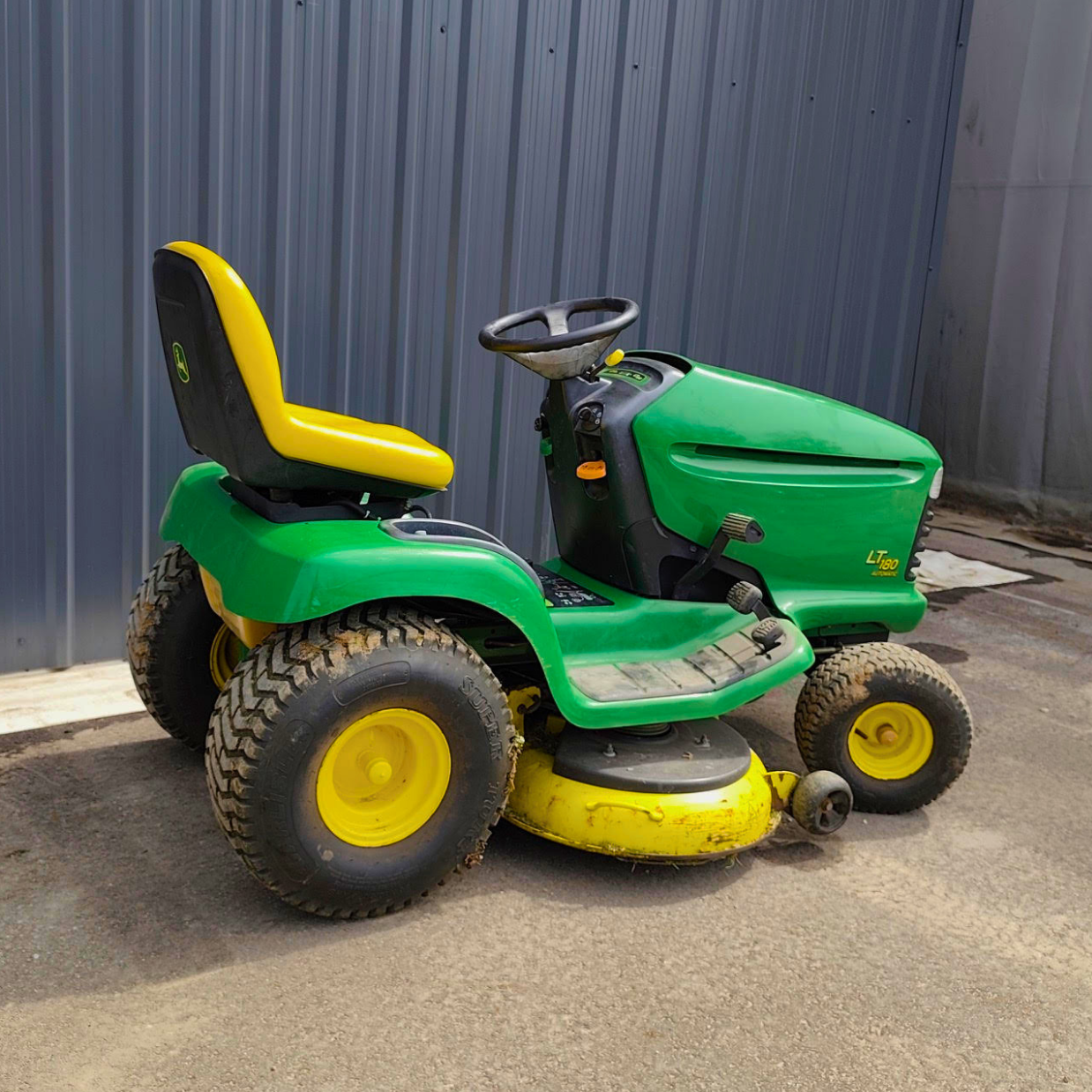 Jonh Deere vejos traktorius