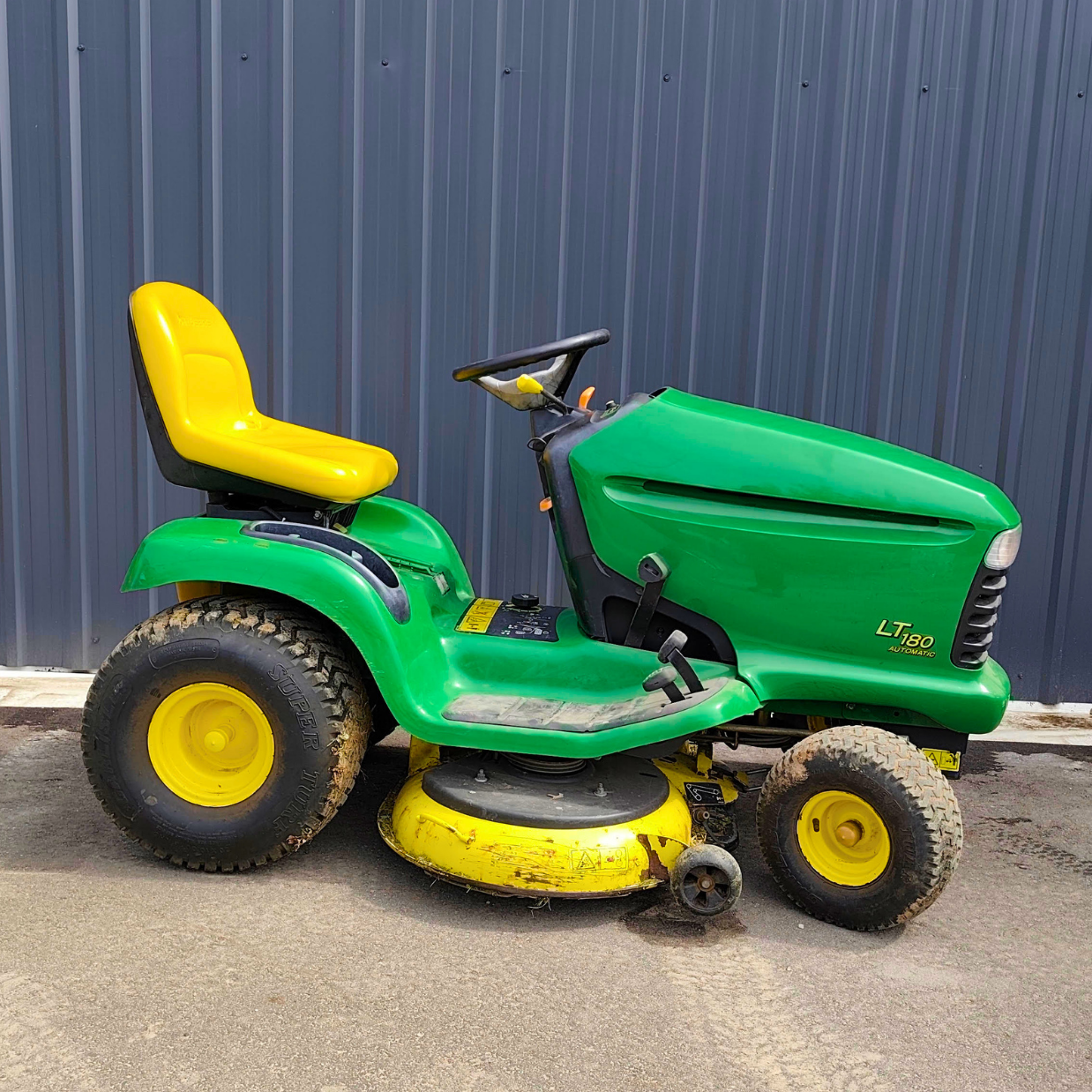 Jonh Deere vejos traktorius