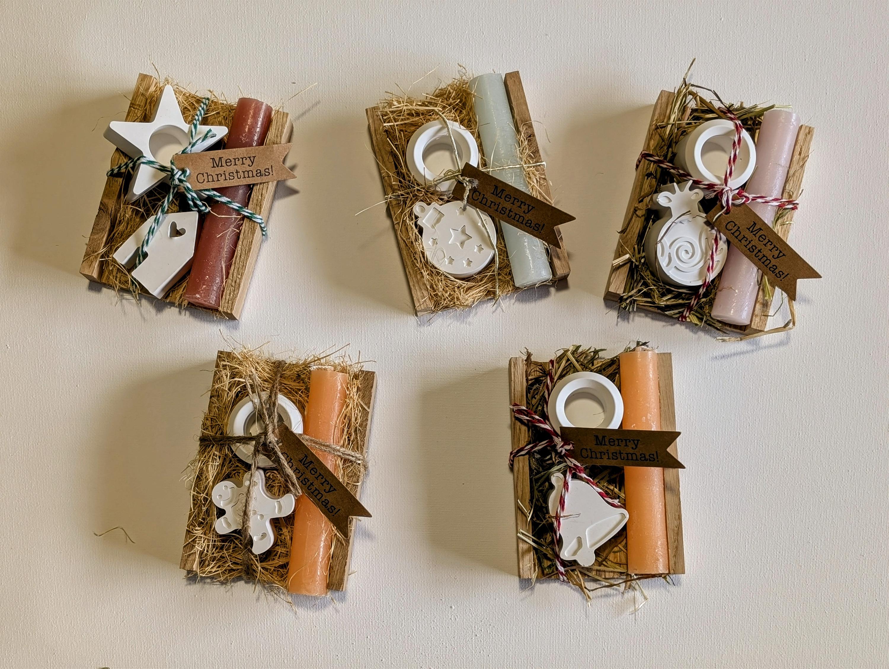 Weihnachtliches Geschenkset / Kerze mit Kerzenständer /Häuschen / Glocke / Christmas-Kugel / Glücksbärchen / Wichtel / Keracraft / Silvester
