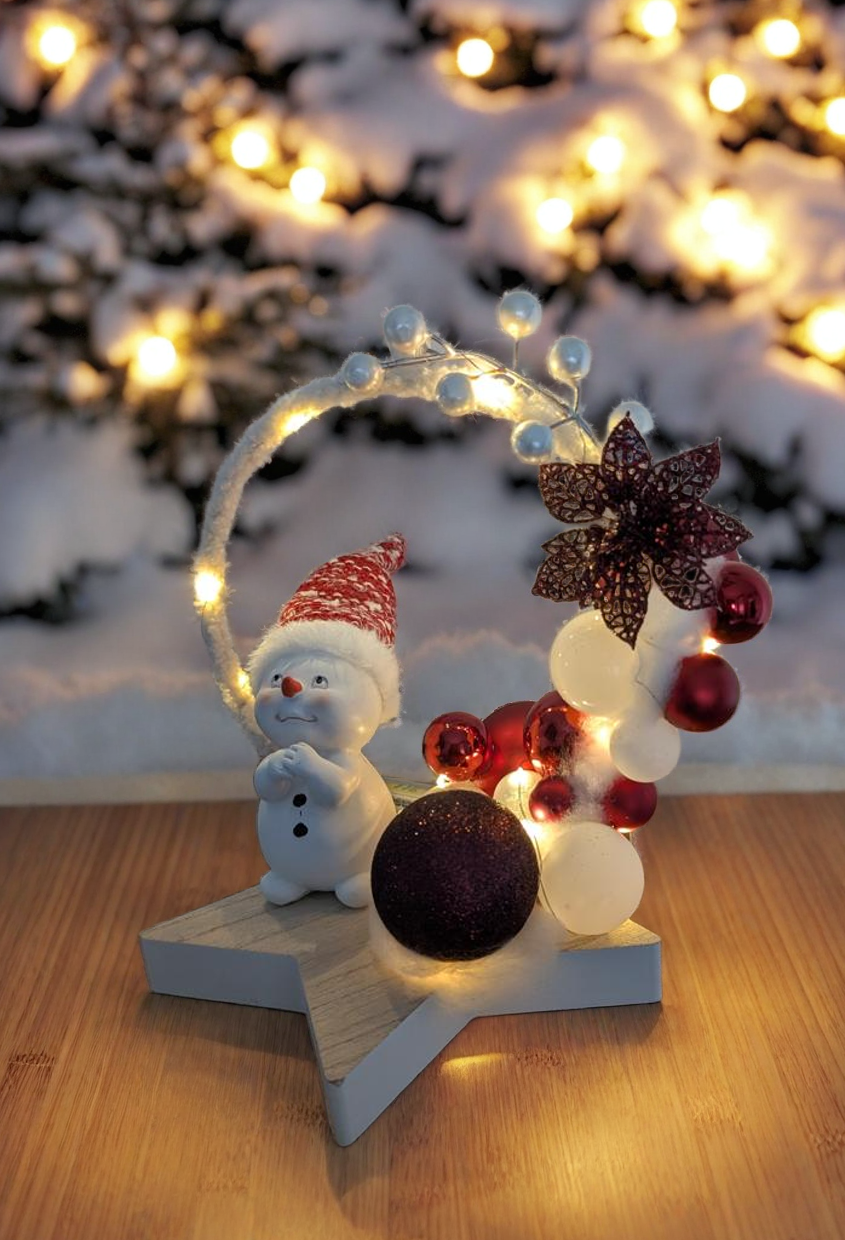 Weihnachtliche Dekoration mit Schneemann