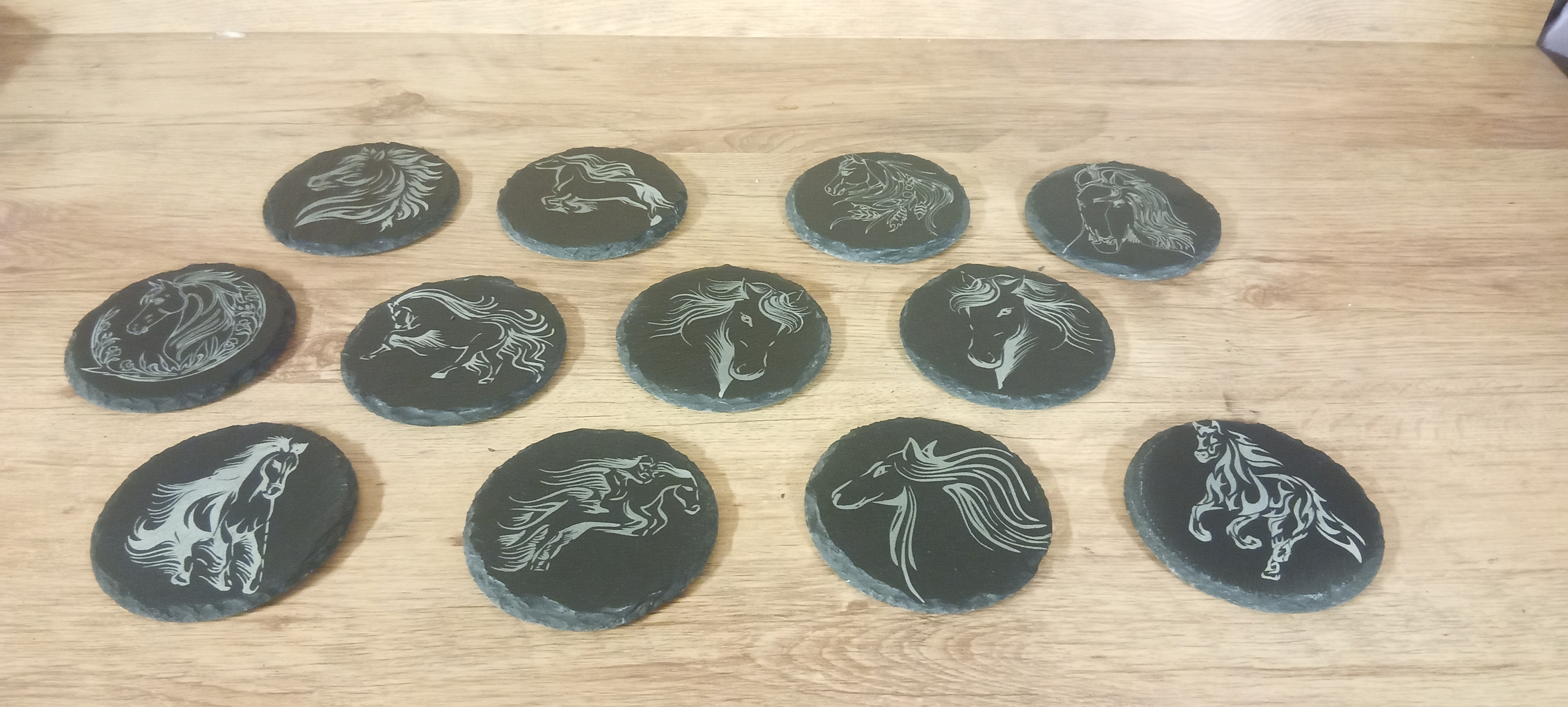 dessous de verre gravée en forme de cheval