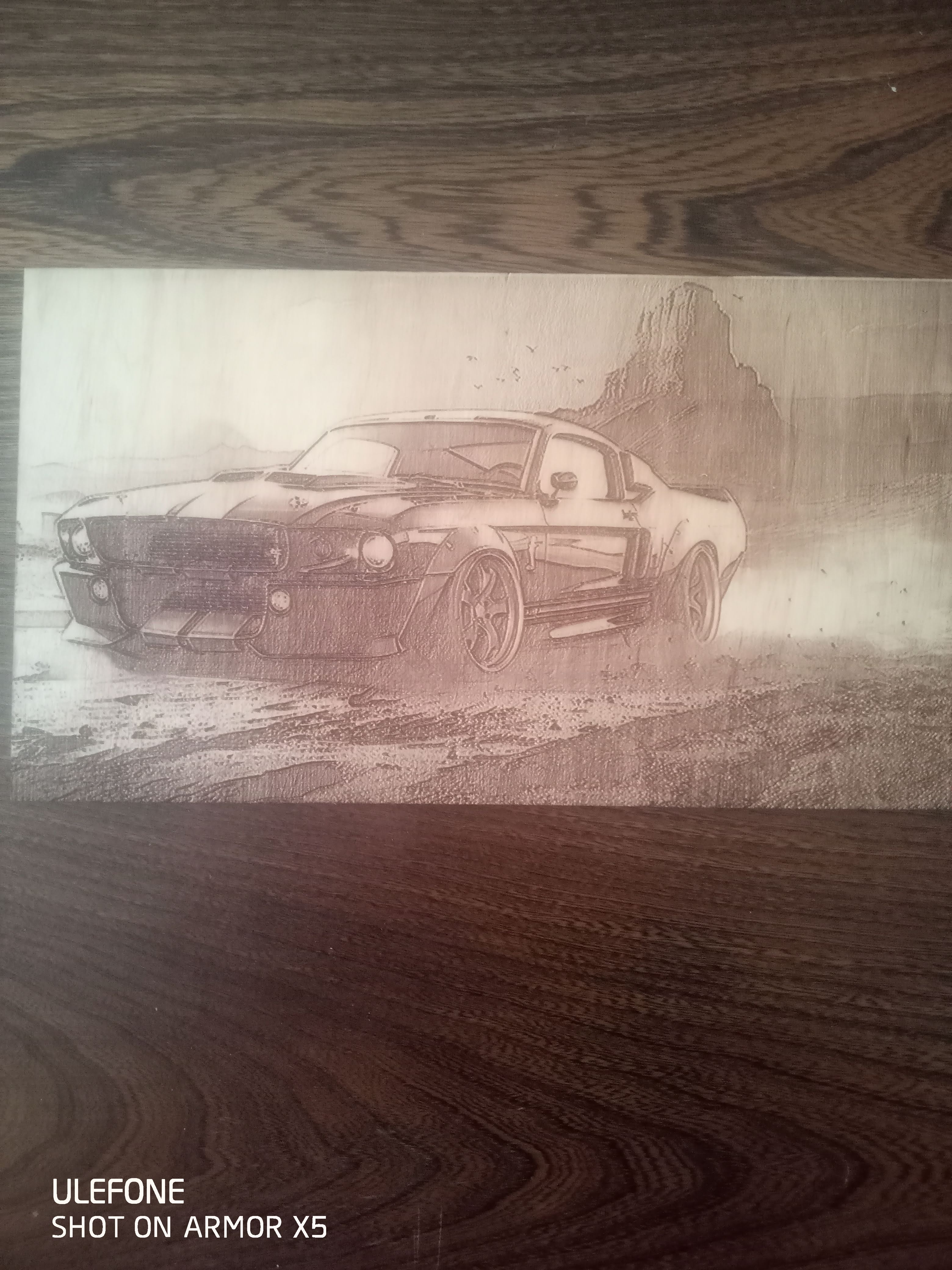 art de voiture grave sur bois