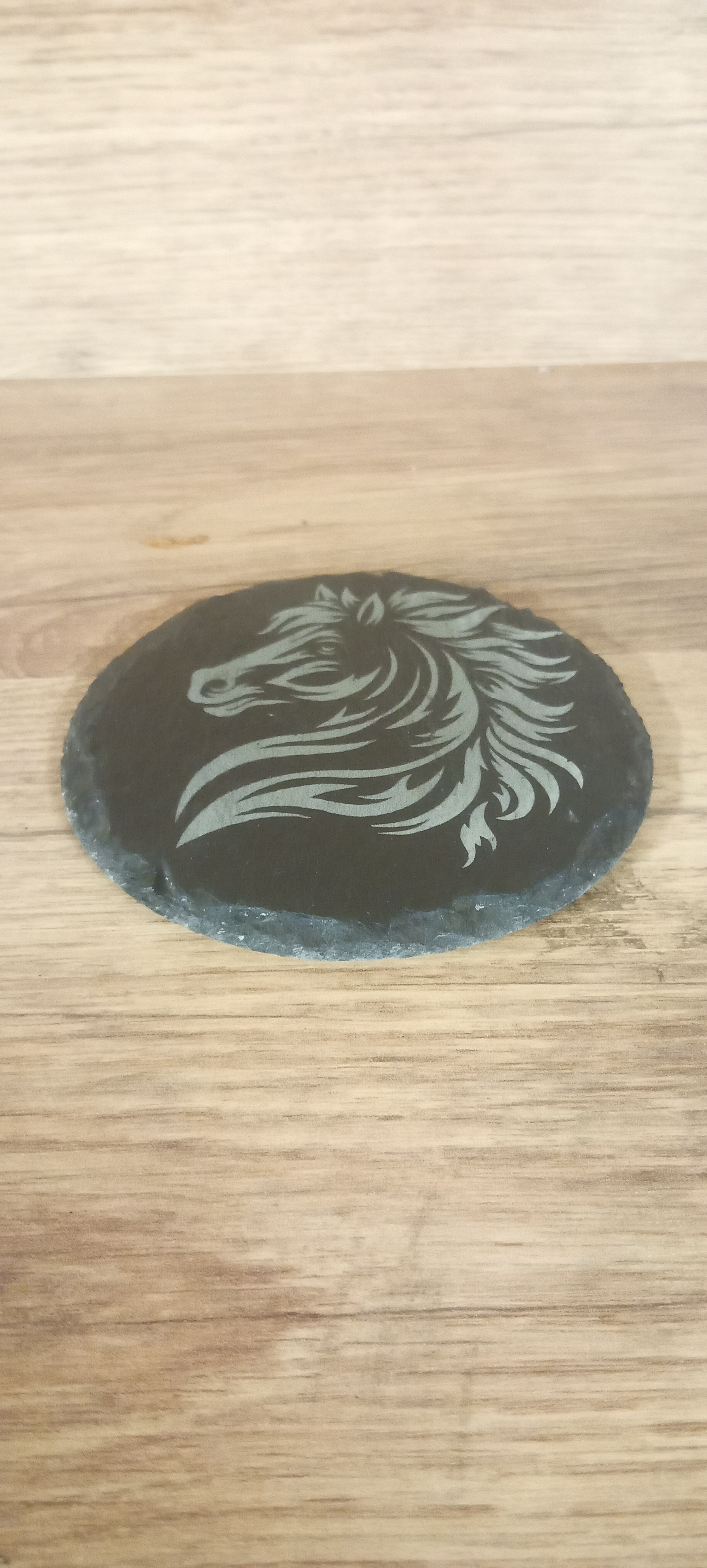 dessous de verre gravée en forme de cheval