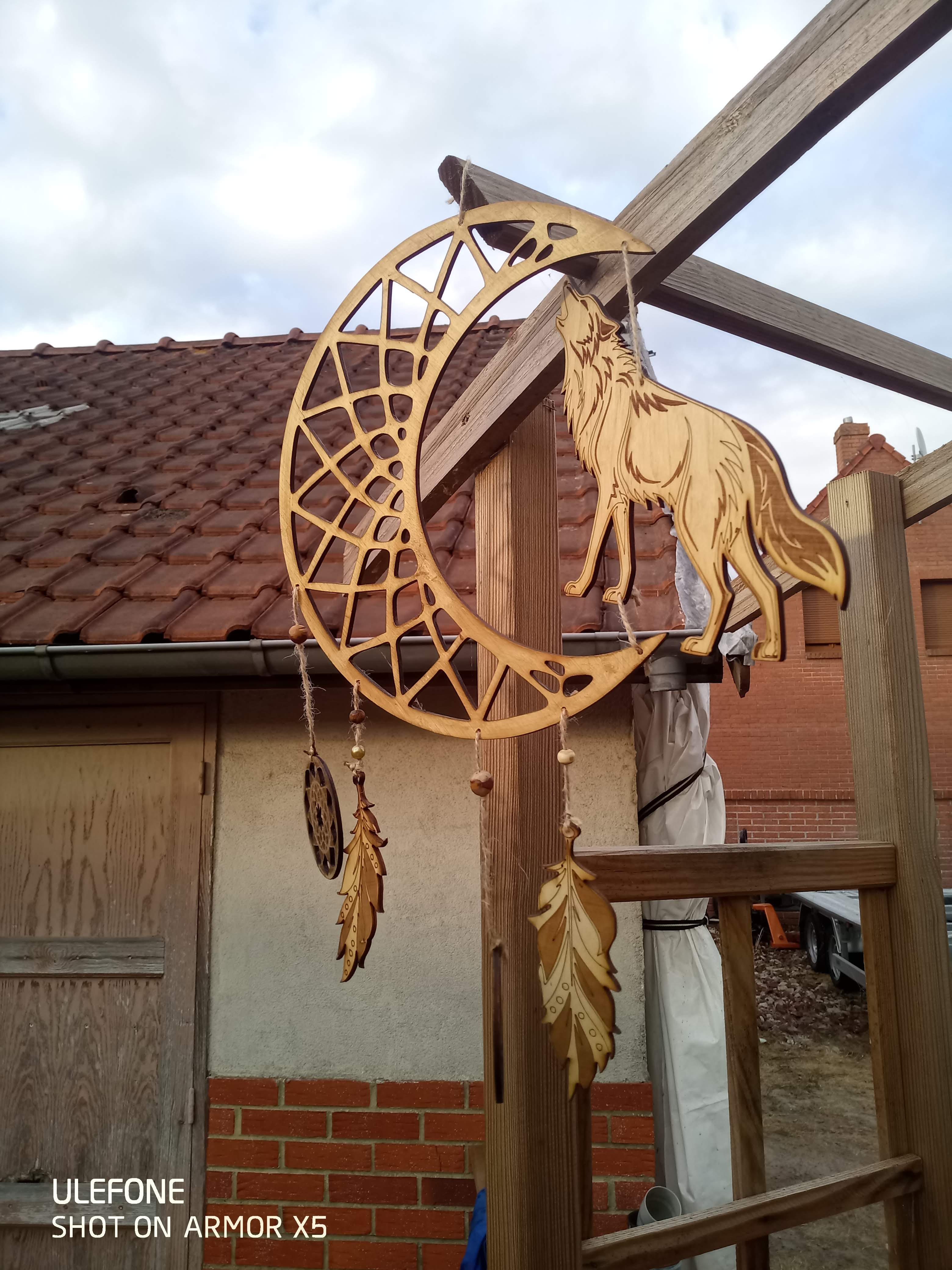 Attrape-rêves loup et lune en bois