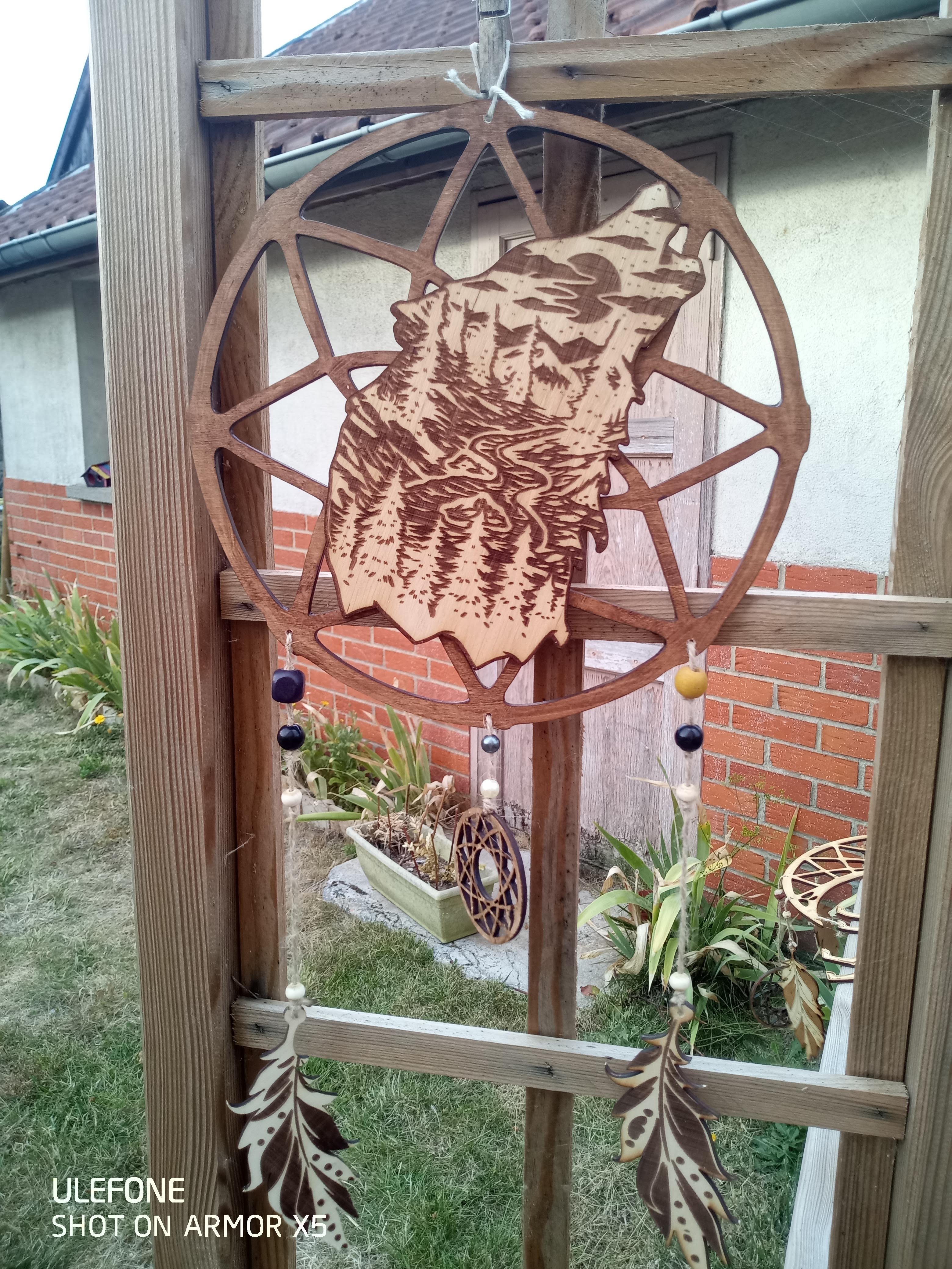 Attrape-rêves en bois gravé