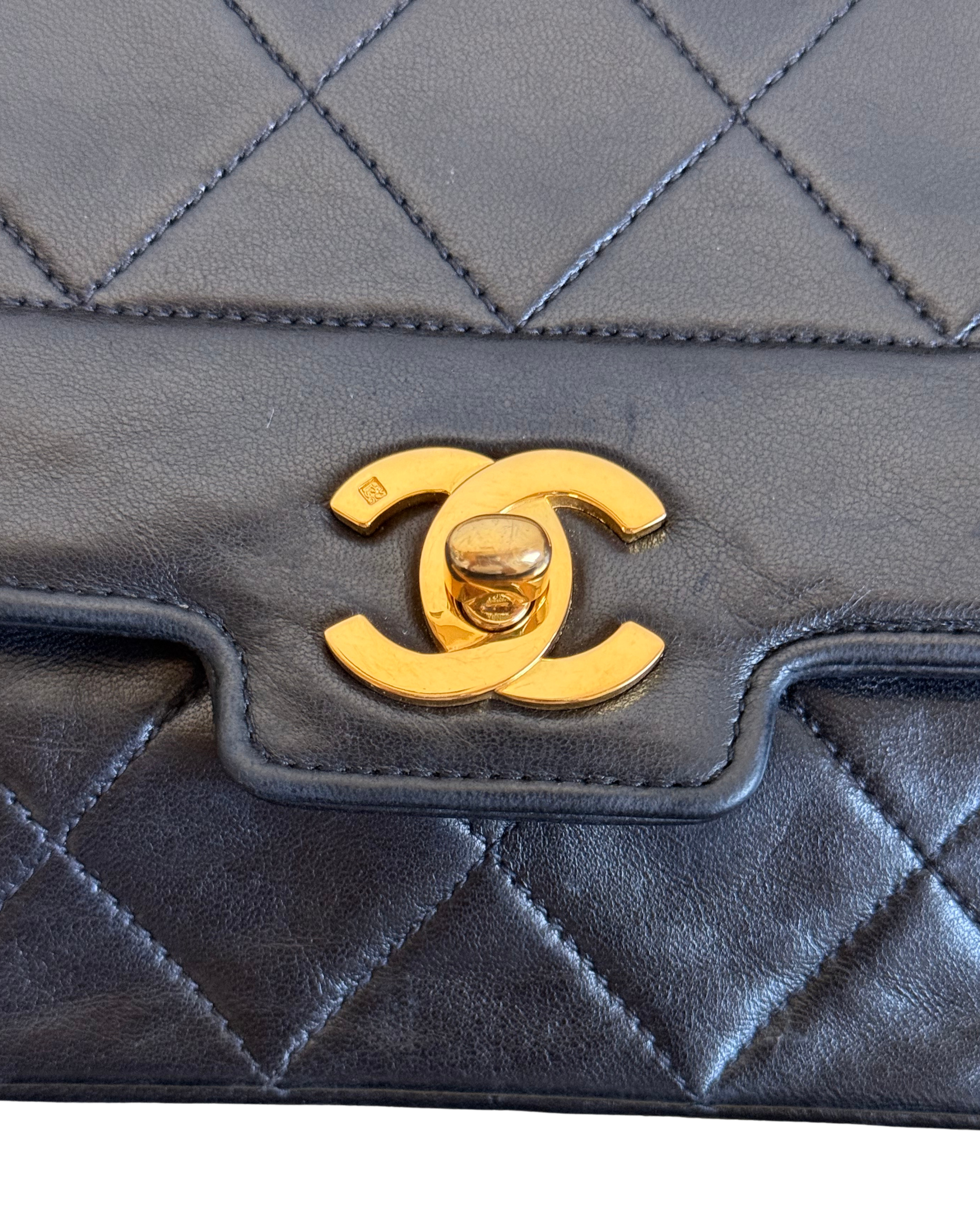 CHANEL - SAC A BANDOULIERE DIANA