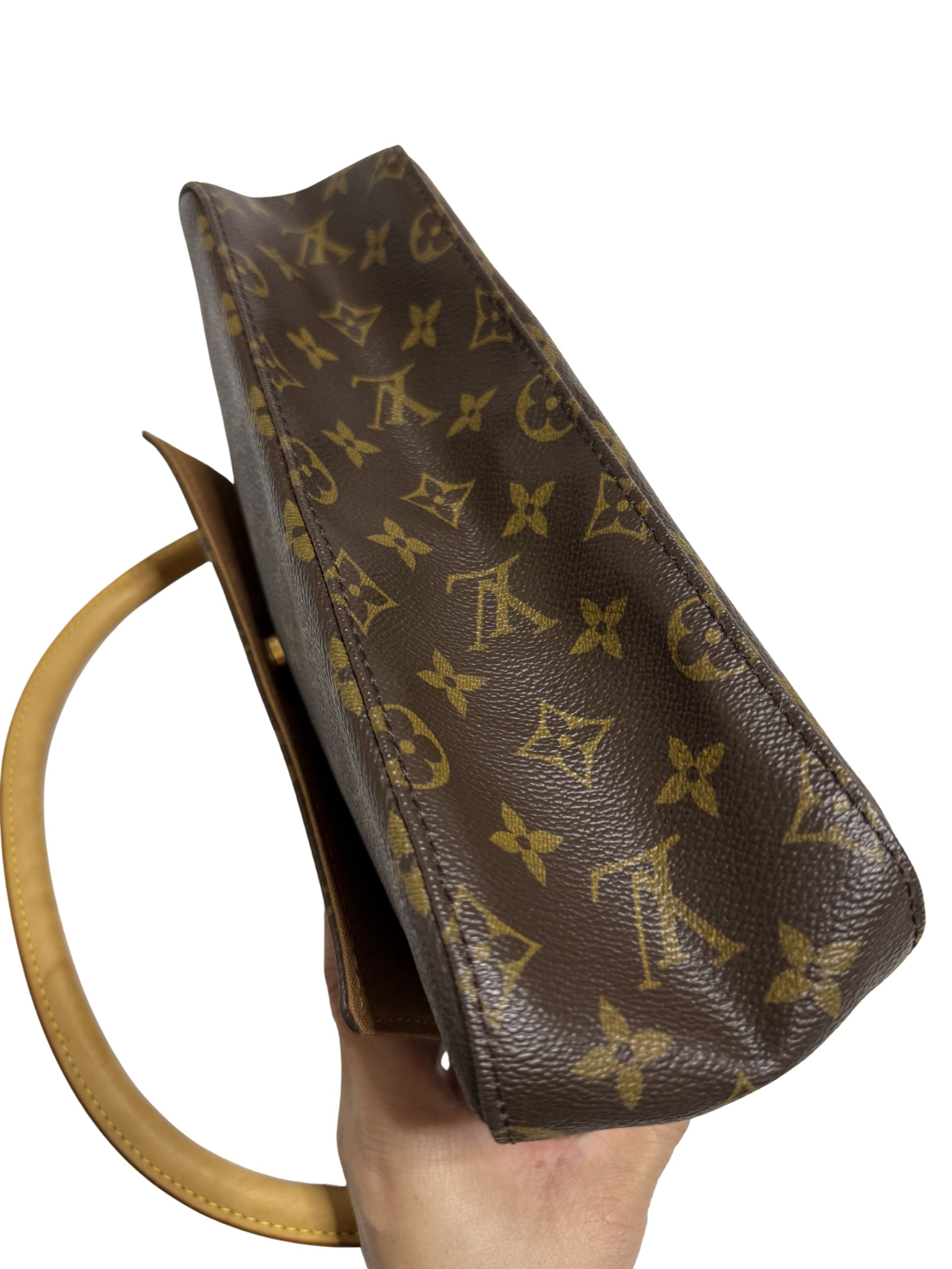 LOUIS VUITTON - LOOPING MONOGRAM