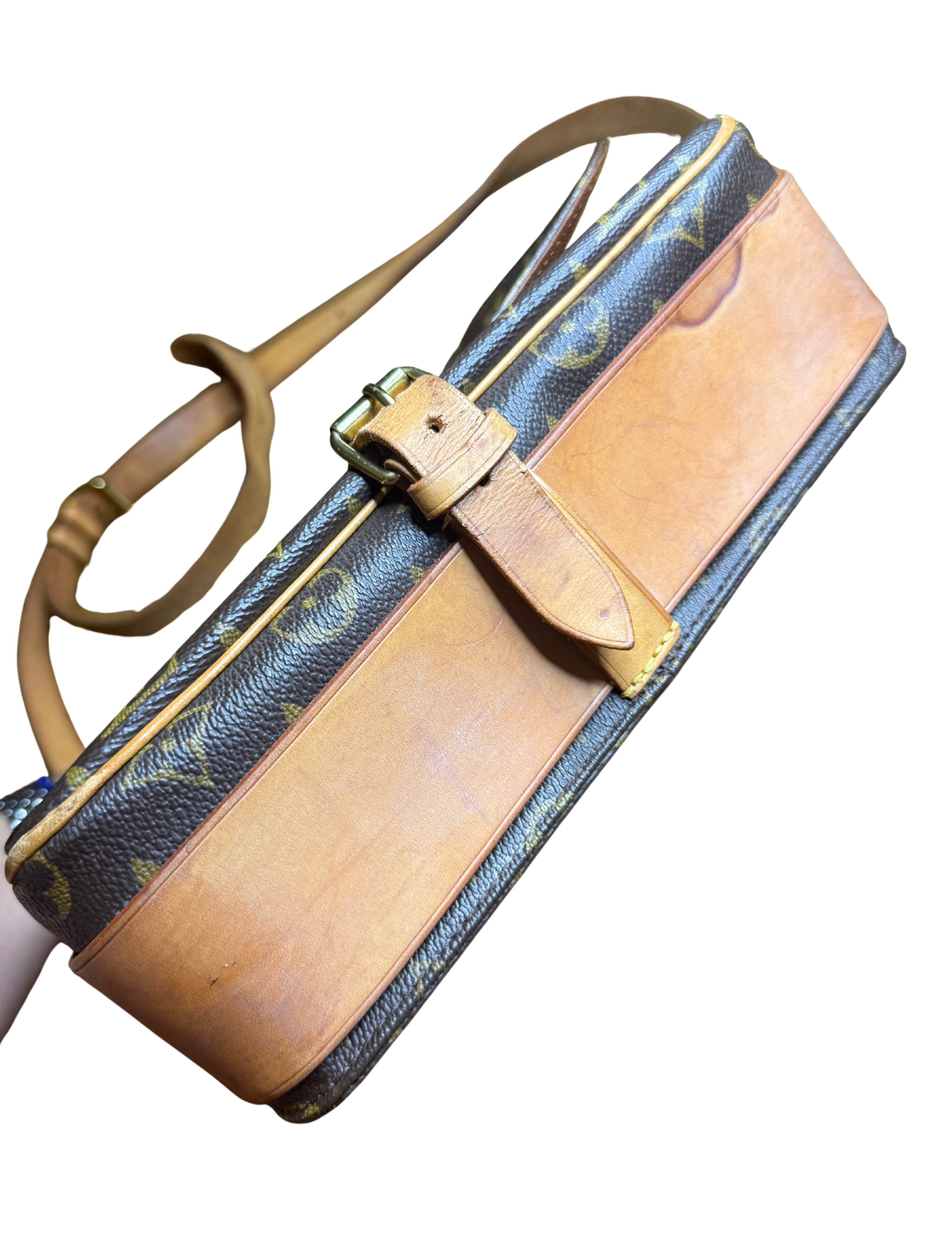 LOUIS VUITTON -  SAC A BANDOULIERE CARTOUCHIERE MM