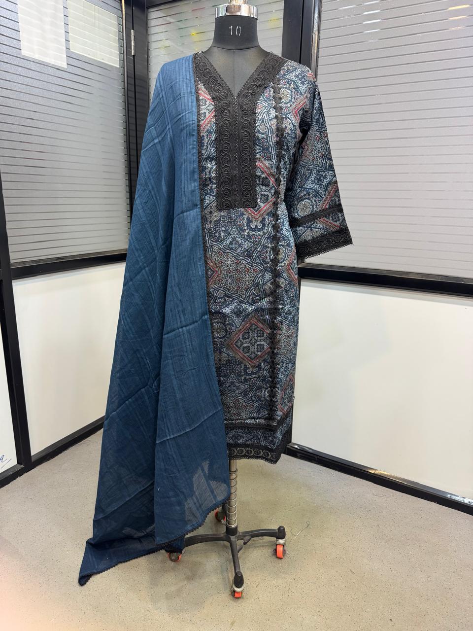 Pakistani Style 3-Piece Viscose Rayon Printed Suit with Sleeve & Daman Lace Work 