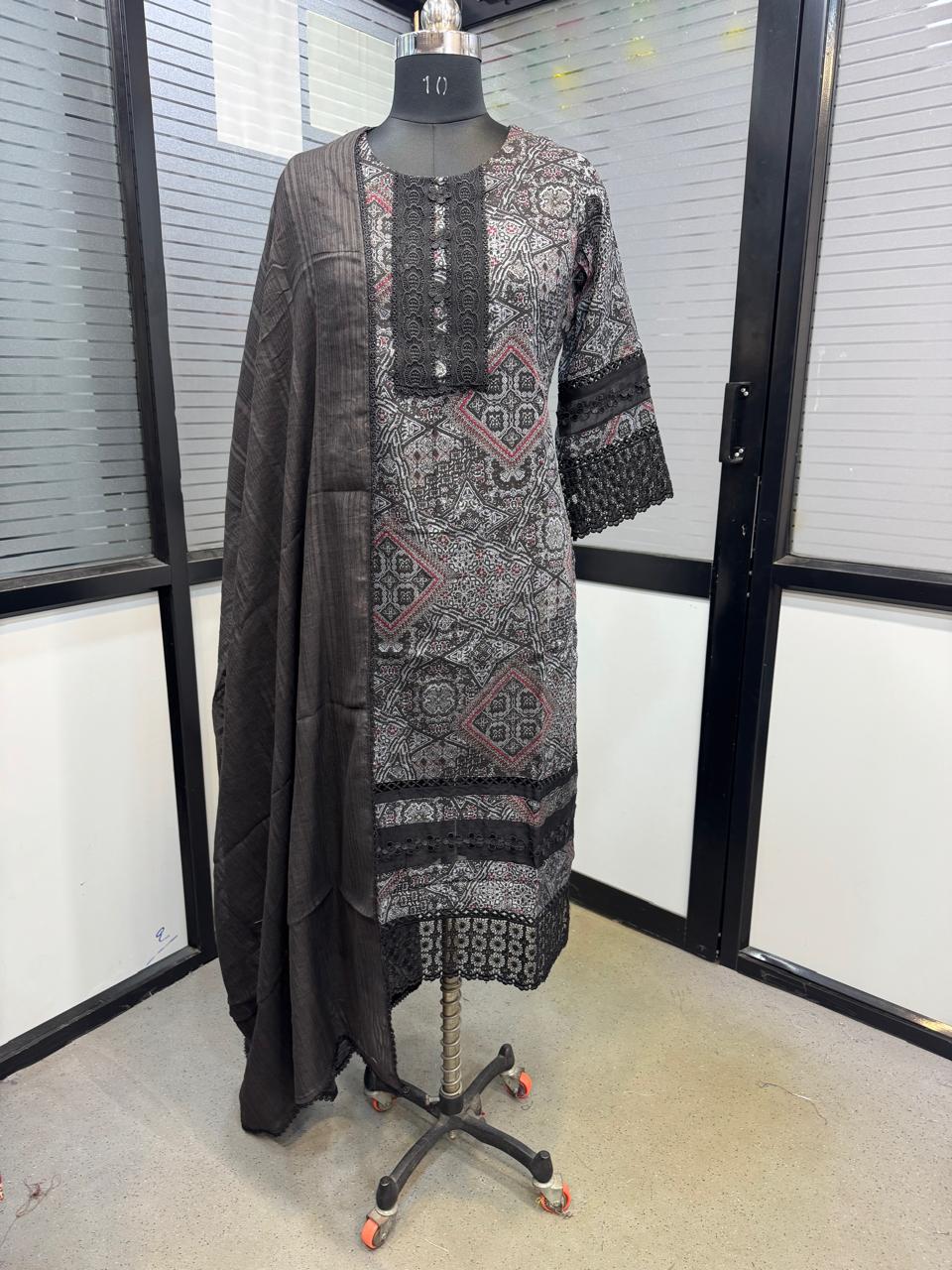 Pakistani Style 3-Piece Viscose Rayon Printed Suit with Sleeve & Daman Lace Work 