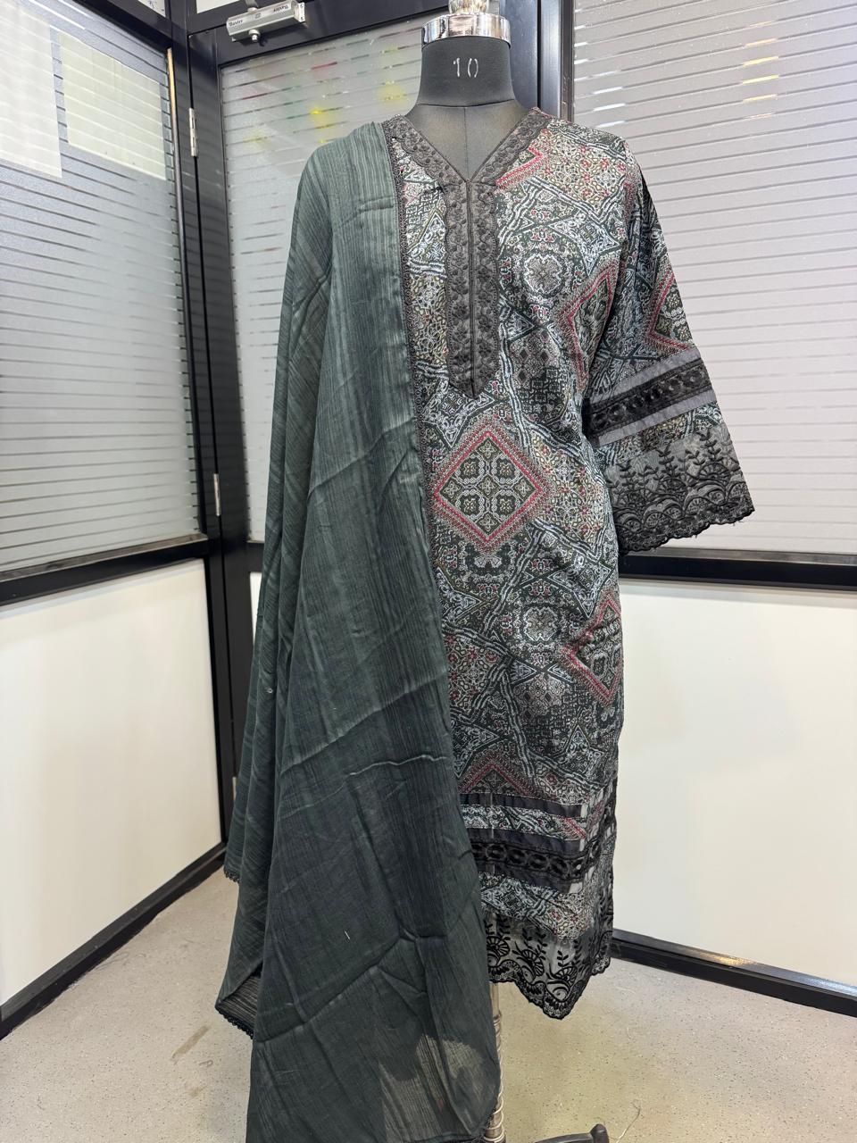 Pakistani Style 3-Piece Viscose Rayon Printed Suit with Sleeve & Daman Lace Work 