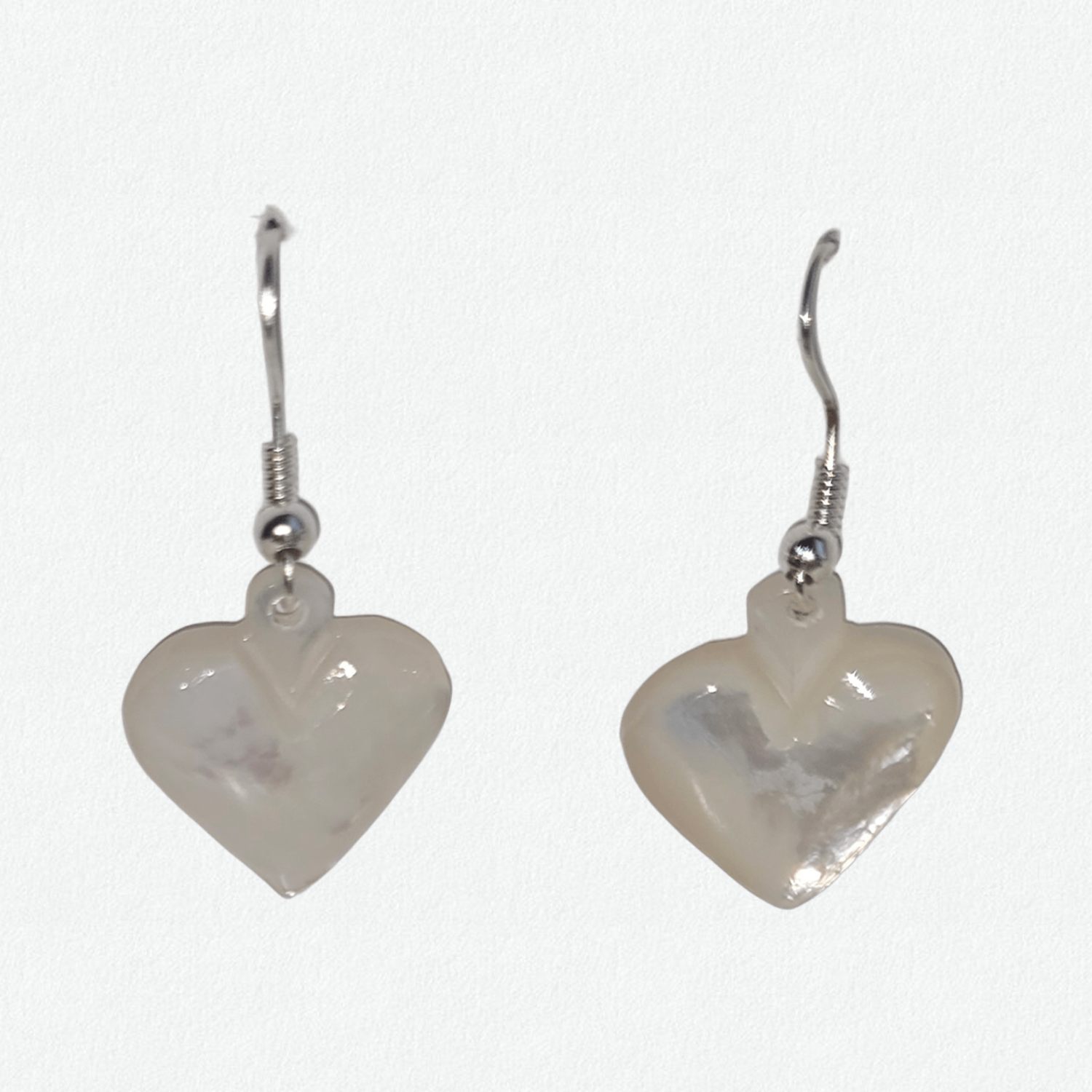 Mother of Pearl Heart Earrings [White] 
