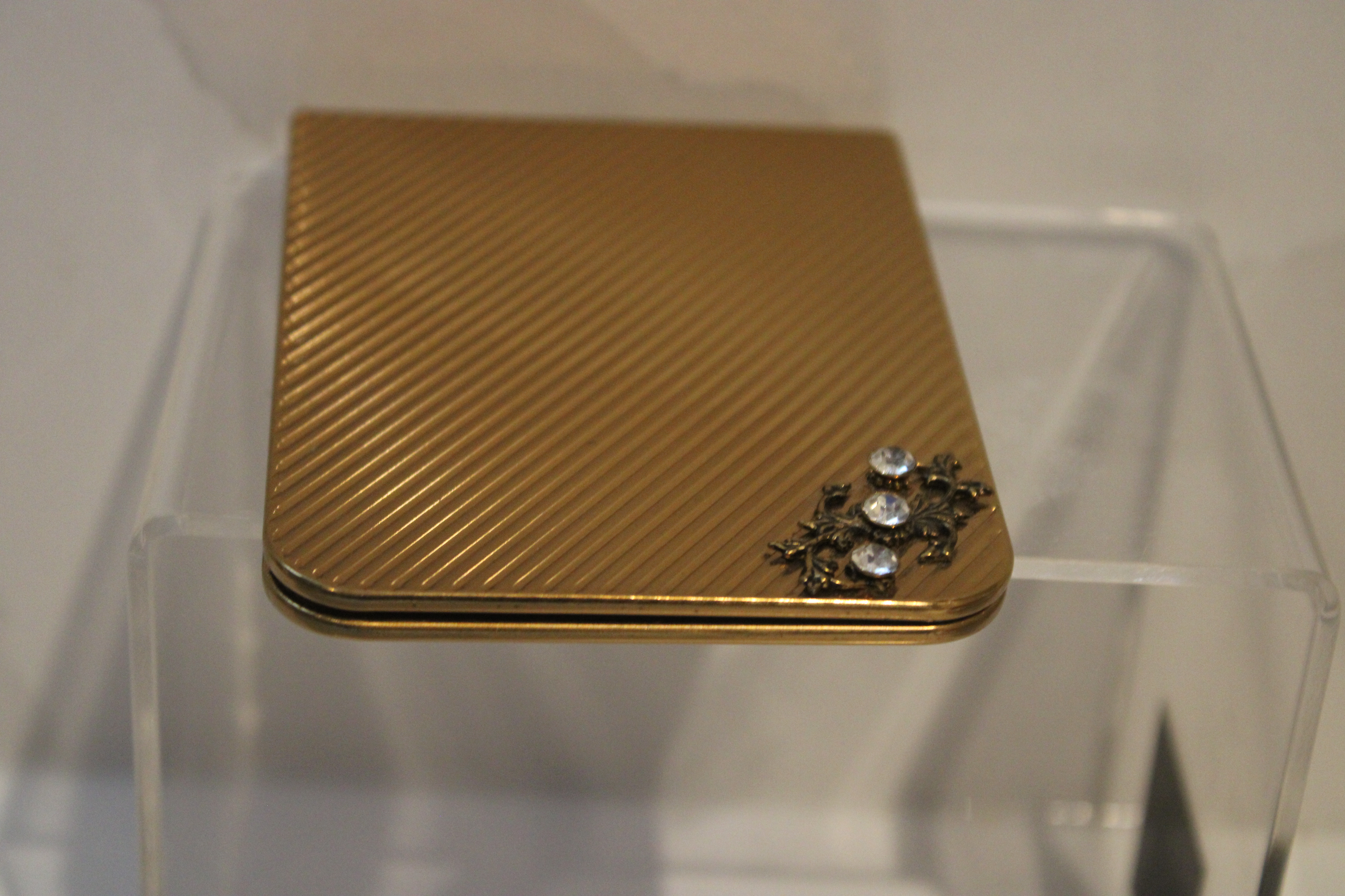 VTG 1940s A Gold Tone Product Metal Secretary Picture Address Wallet Rhinestone