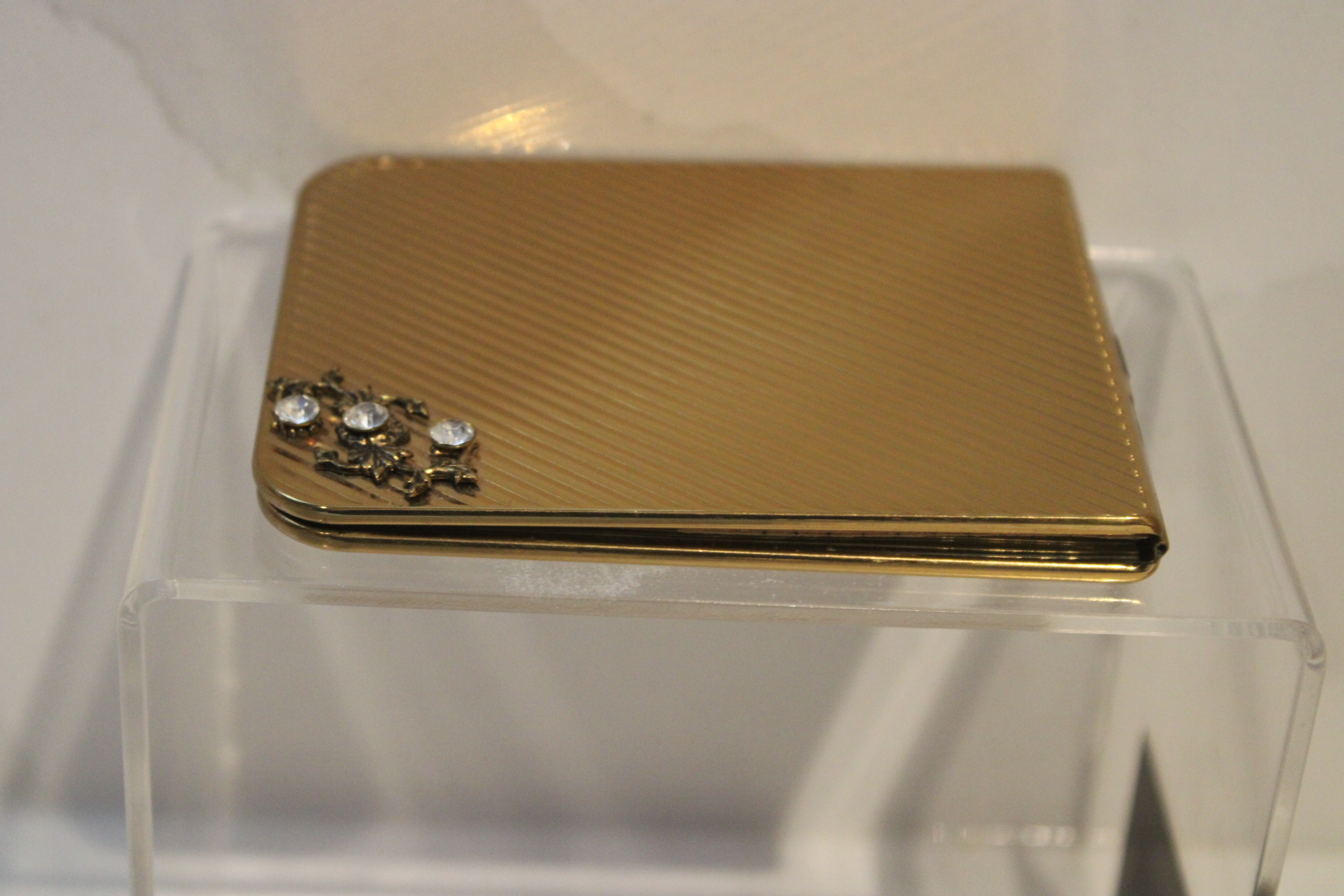 VTG 1940s A Gold Tone Product Metal Secretary Picture Address Wallet Rhinestone