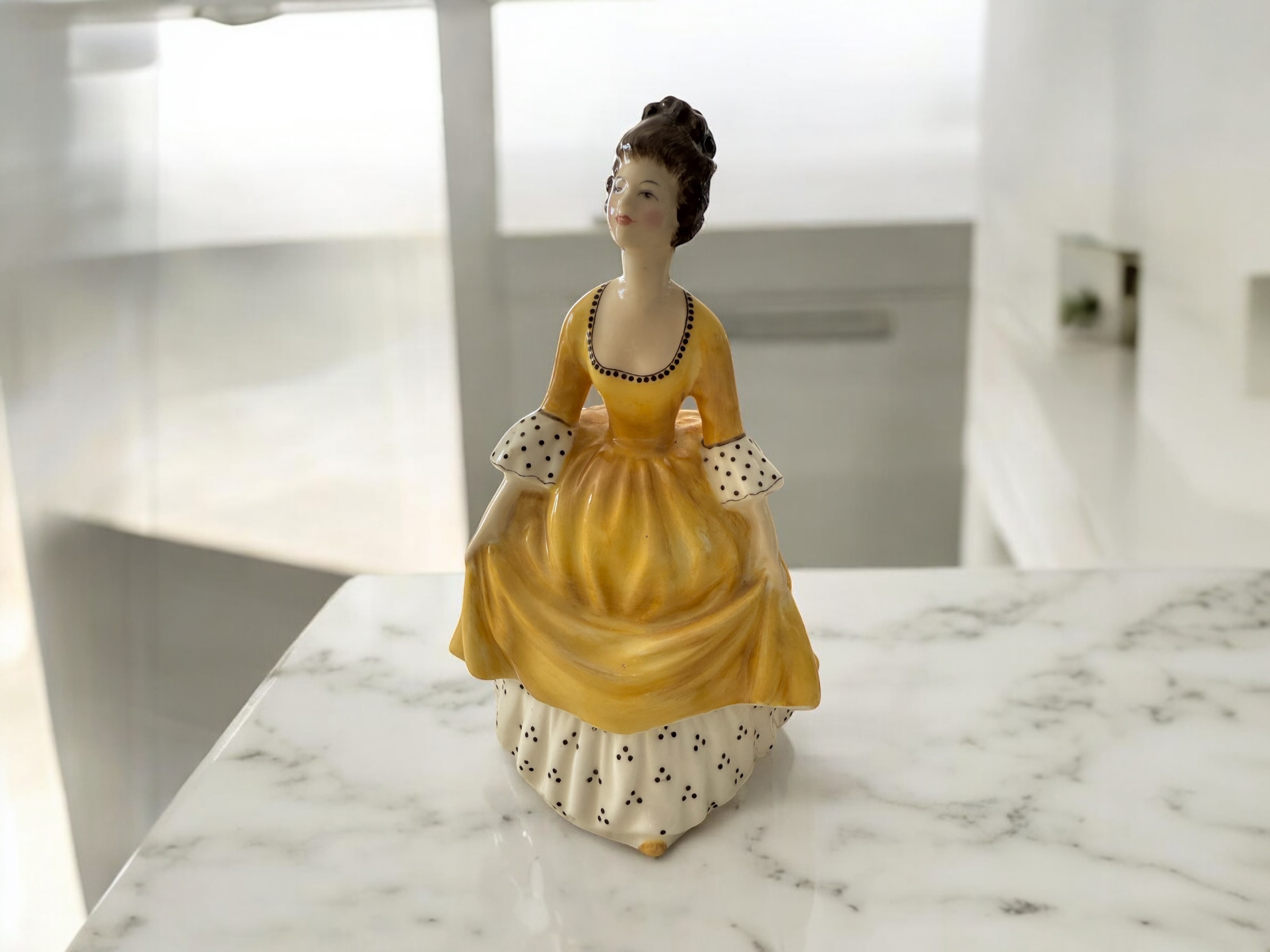 Royal Doulton Figurine HN 2307 COPR 1963 Coralie