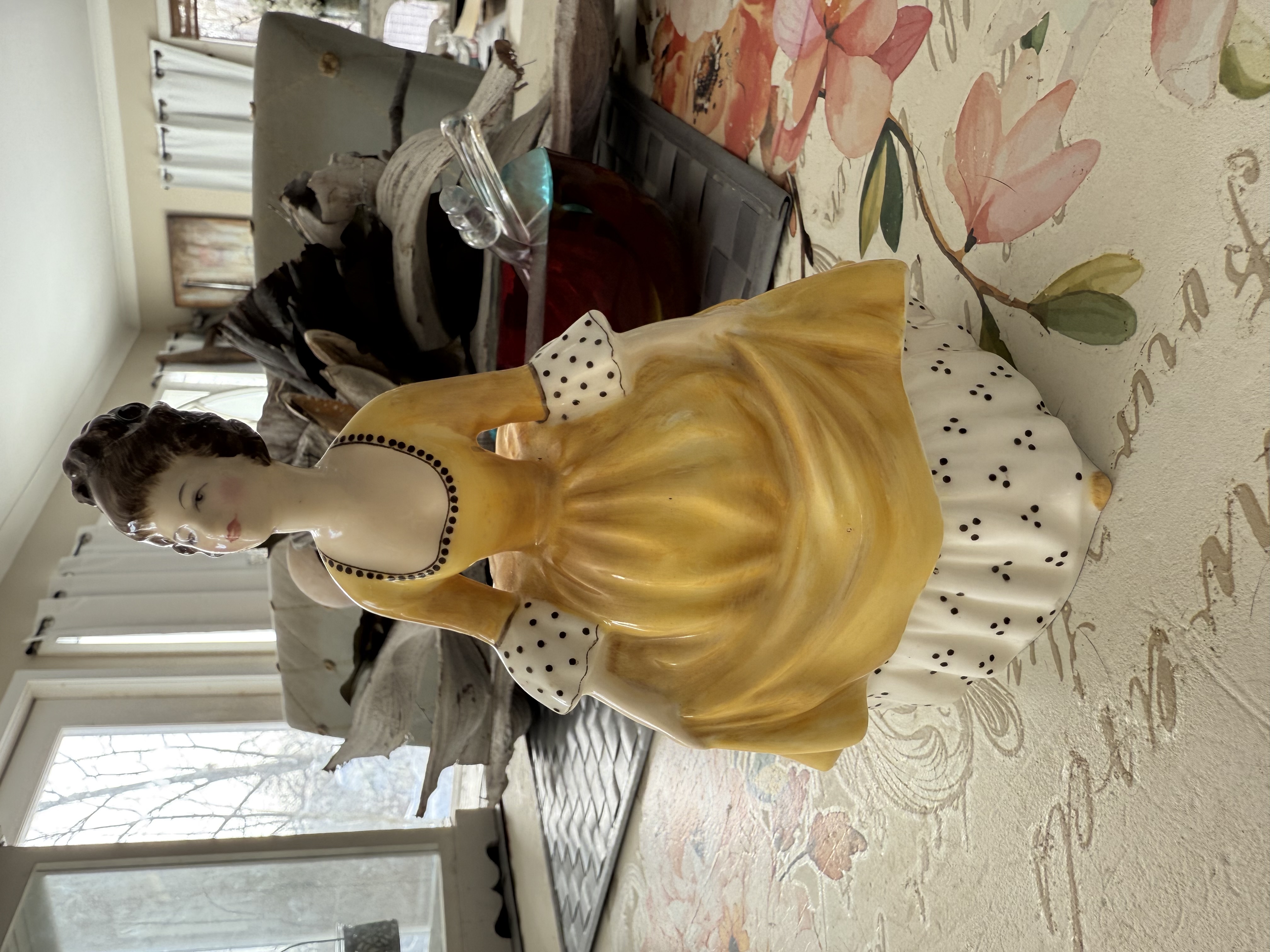 Royal Doulton Figurine HN 2307 COPR 1963 Coralie