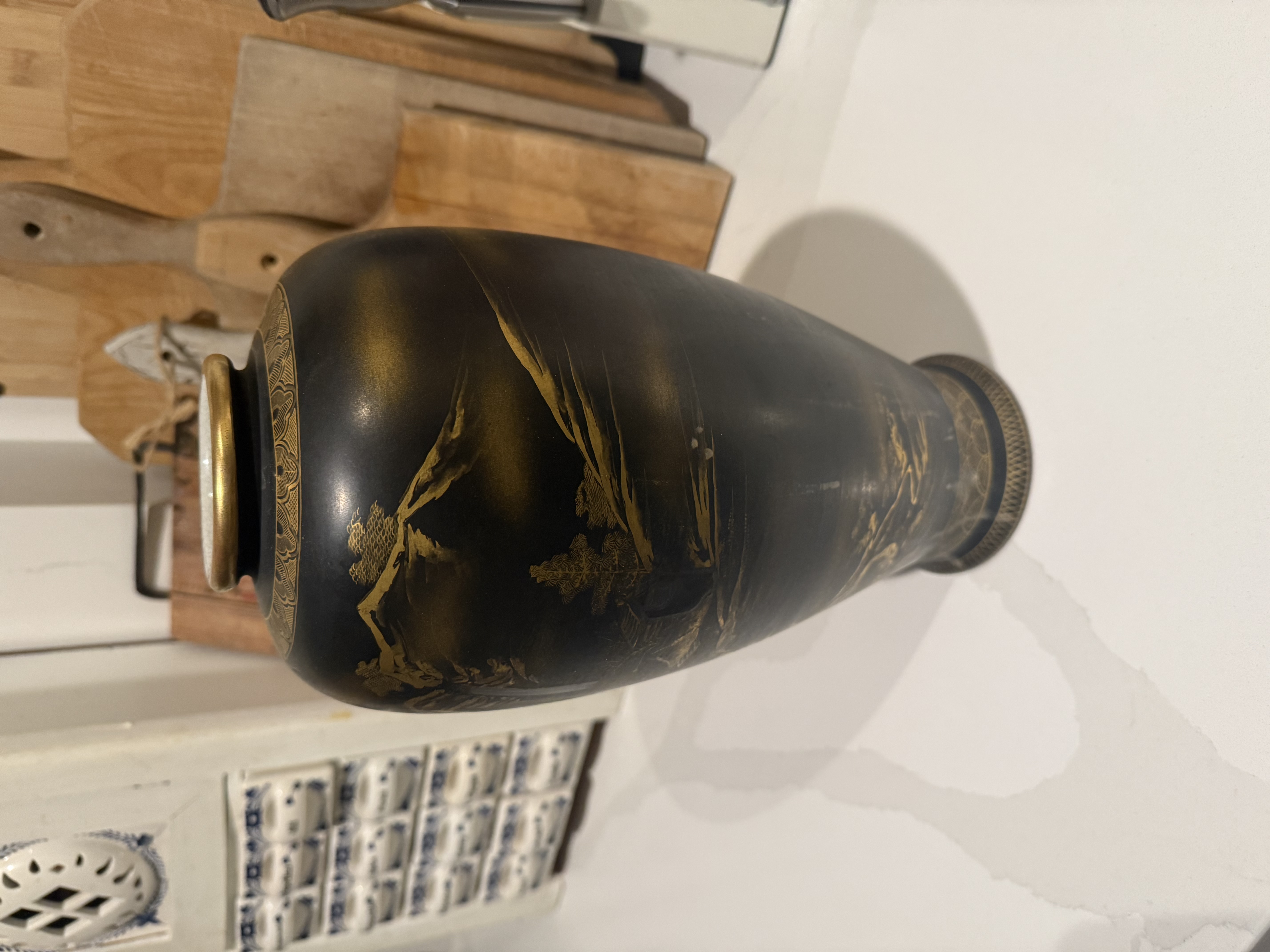 Japanese Satsuma vase, from the Meiji period (late 19th century).