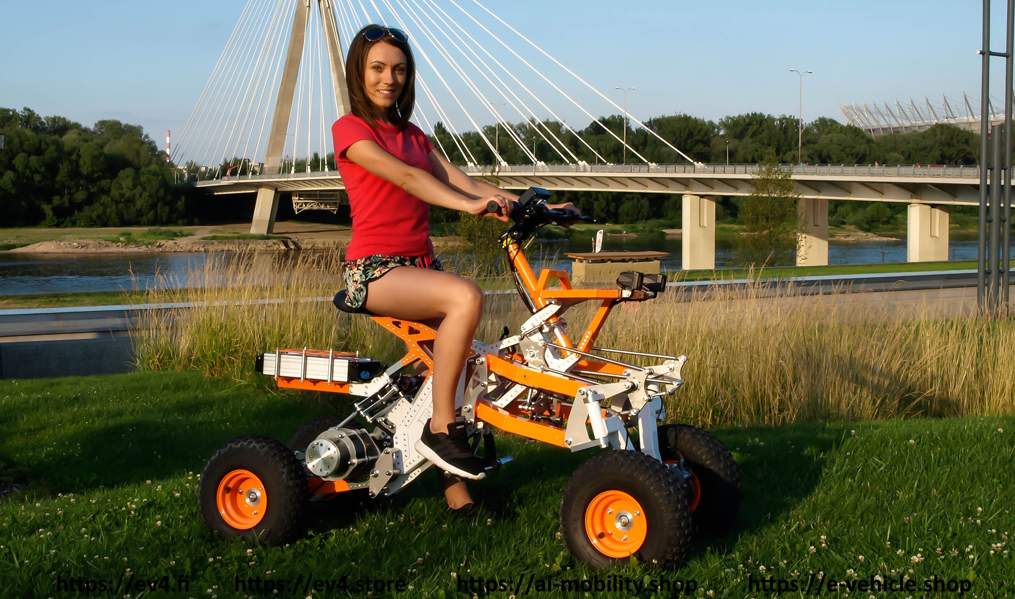 EV4 OFF-ROAD QUAD 2x 1000W DC motor Battery: Li-Ion 36 V, 23 Ah with an innovative suspension
