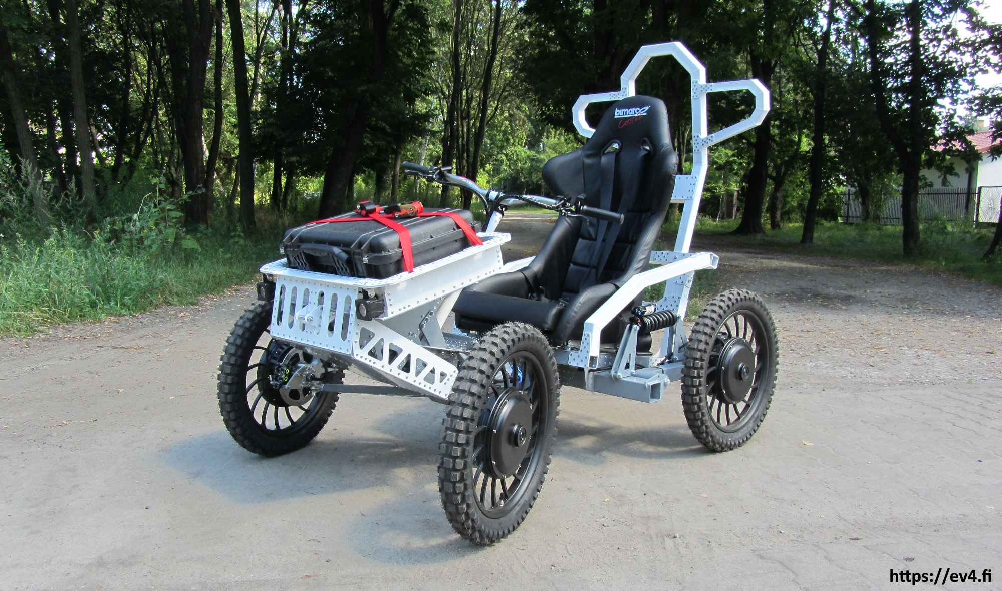 EV4 Mountain Cart 4x4 Drive: 4x 2500 W motors (Direct Drive) Battery: Li-Ion 48 V, 85 Ah