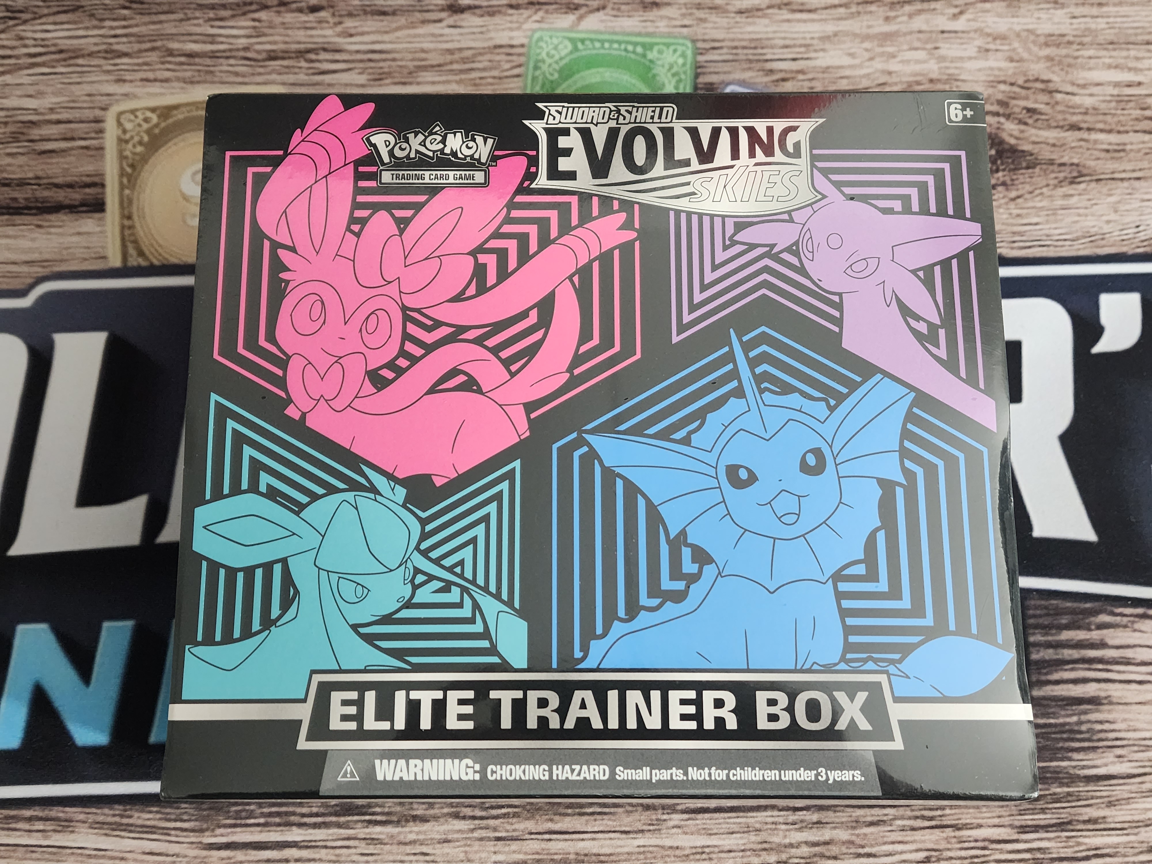 Pokémon TCG: Sword & Shield Evolving Skies Elite Trainer Box