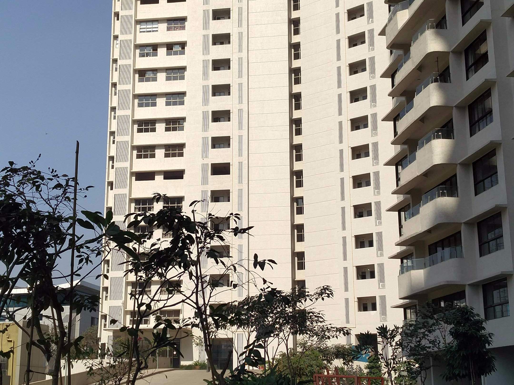 2BHK Semi Furnished 600  in L&T Emerald Isle