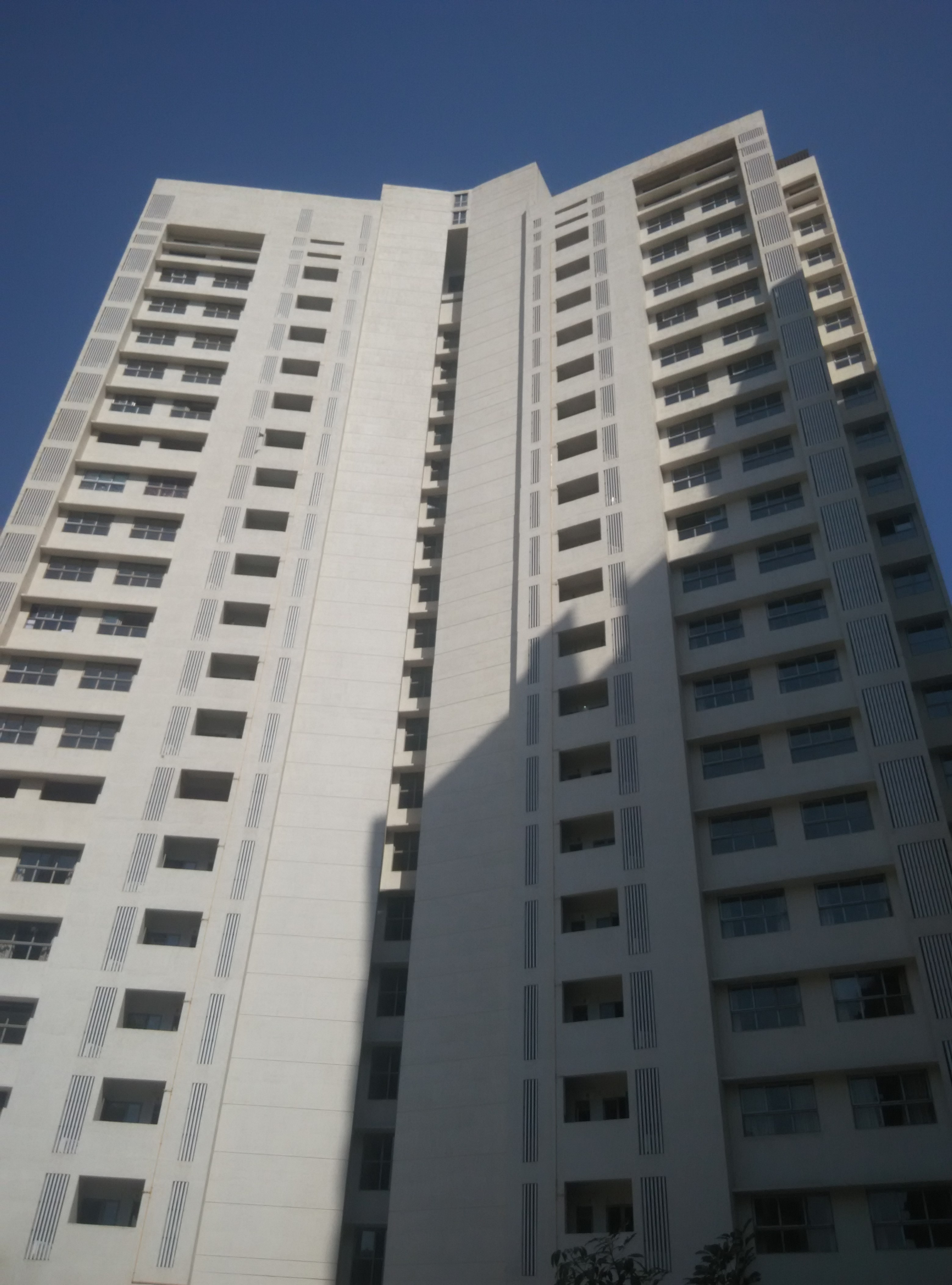 2BHK Semi Furnished 600  in L&T Emerald Isle