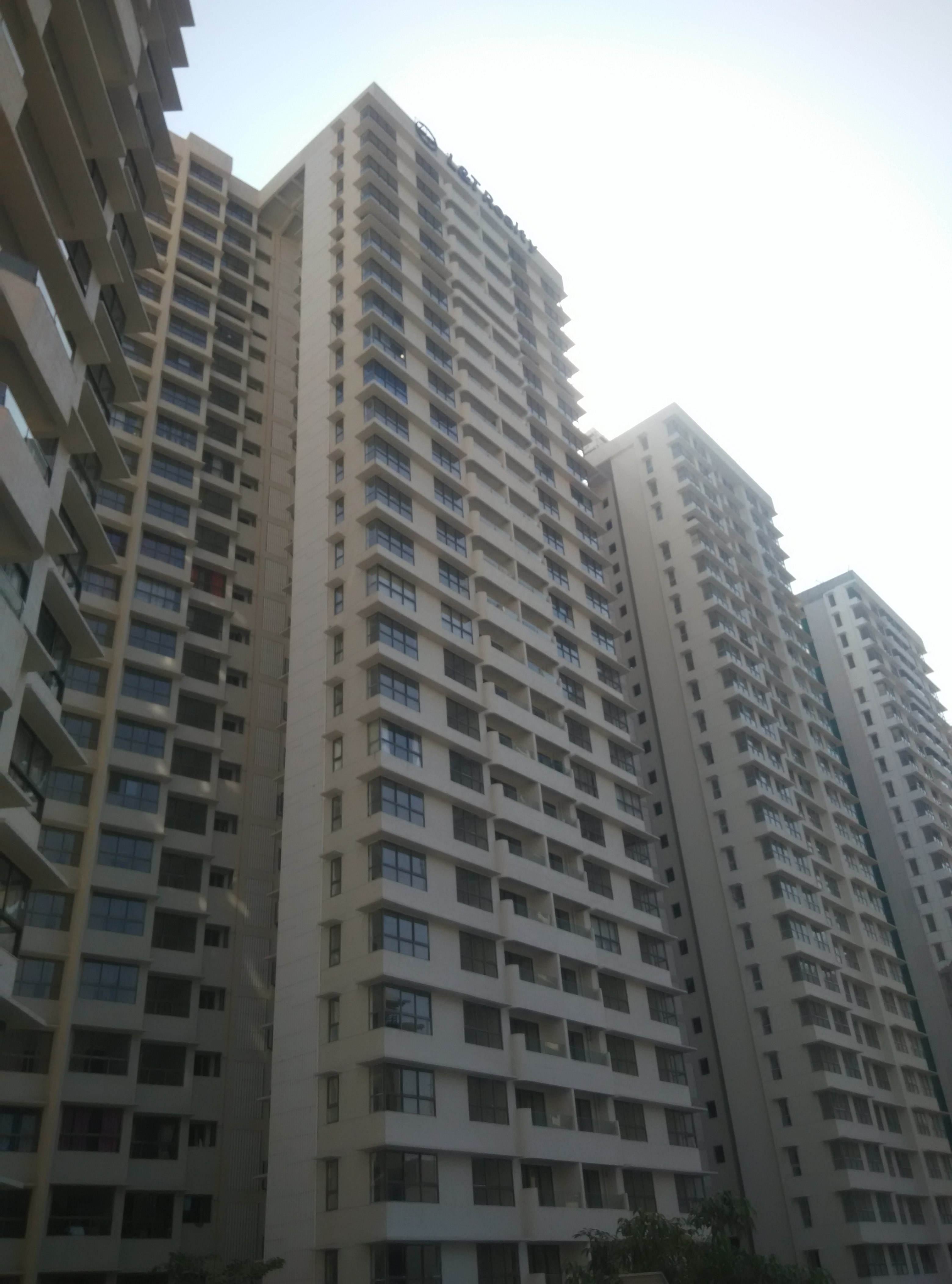 Spacious 3BHK Semi-Furnished Flat for Rent in L&T Emerald – 2100 sqft with Balcony