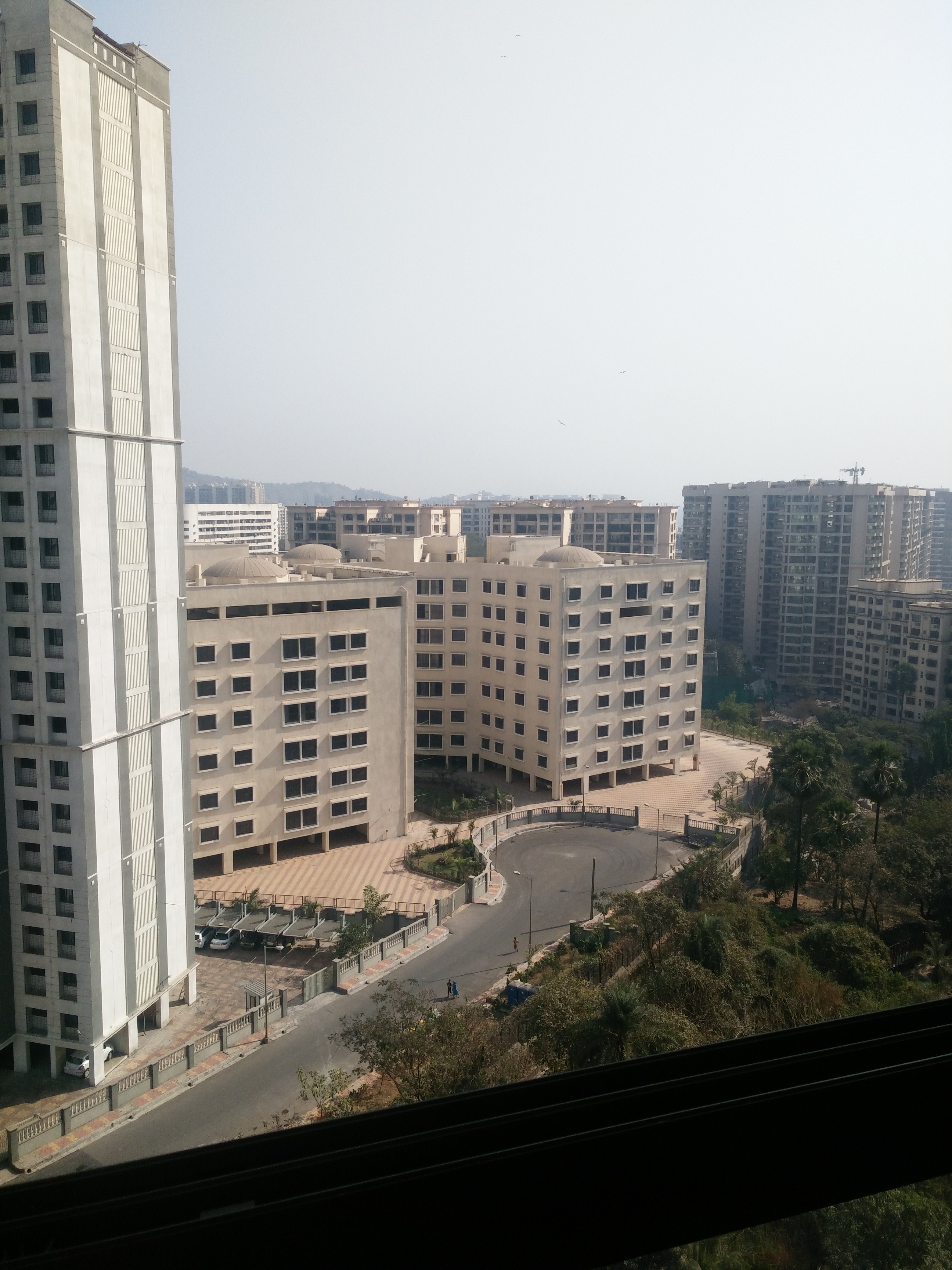 Spacious 3BHK Semi-Furnished Flat for Rent in L&T Emerald – 2100 sqft with Balcony